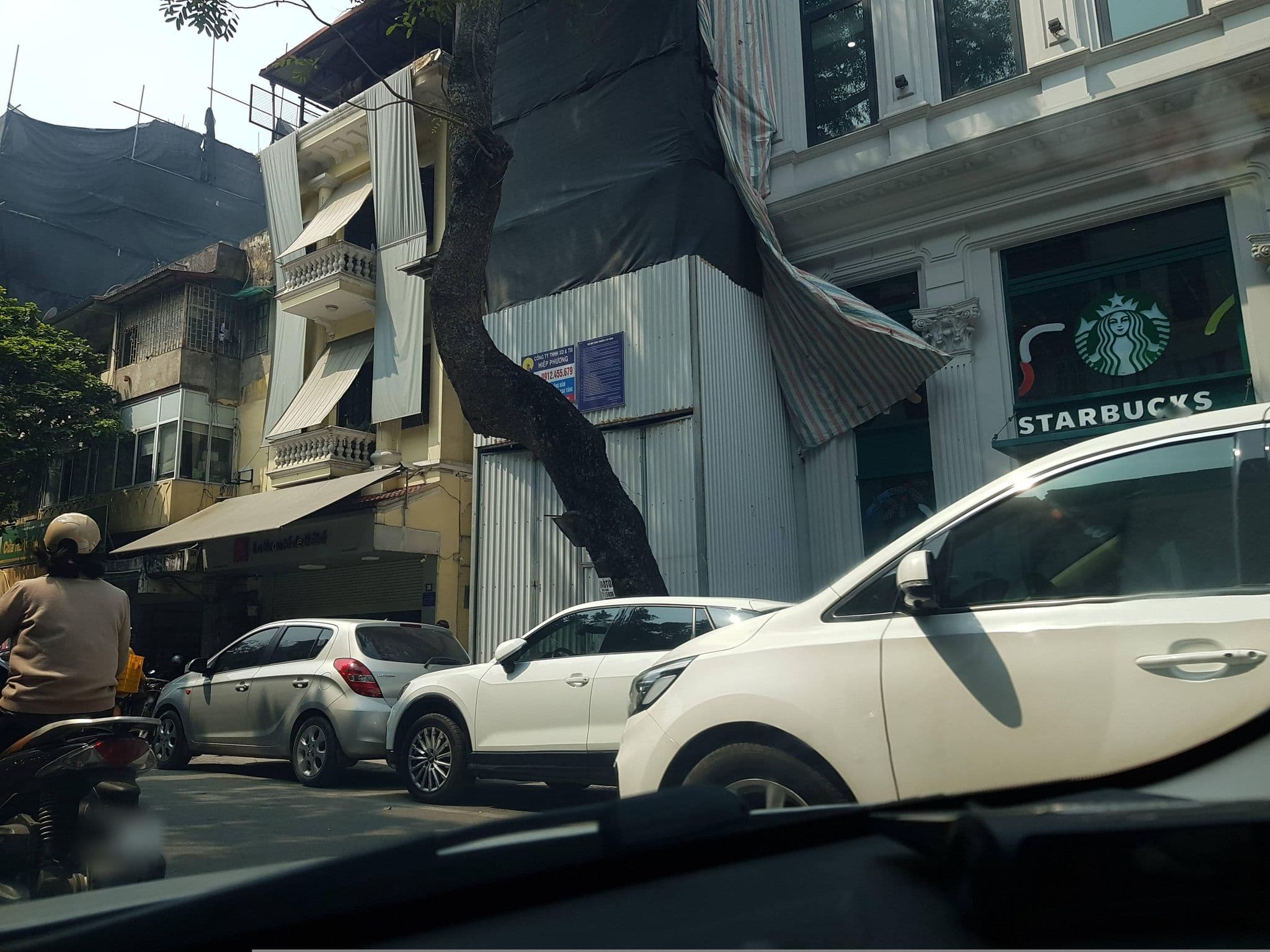 Street view near Hanoi Hotel Royal, Hoàn Kiếm — © hn_right_1 (CC BY-SA · Mapillary)