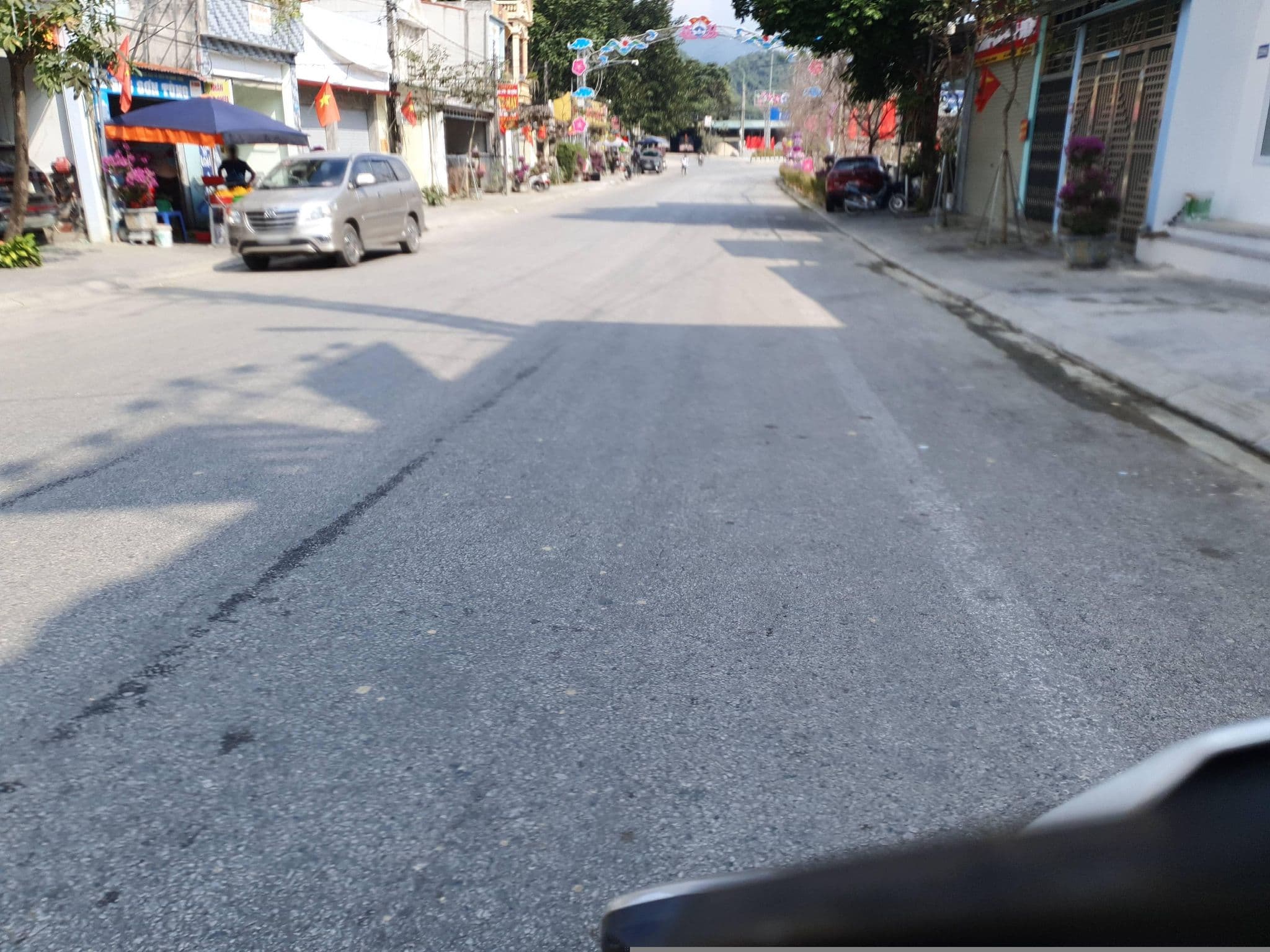 Street view near Nha Nghi Minh Cuong, Thị Trấn Yên Minh — © russmcd (CC BY-SA · Mapillary)