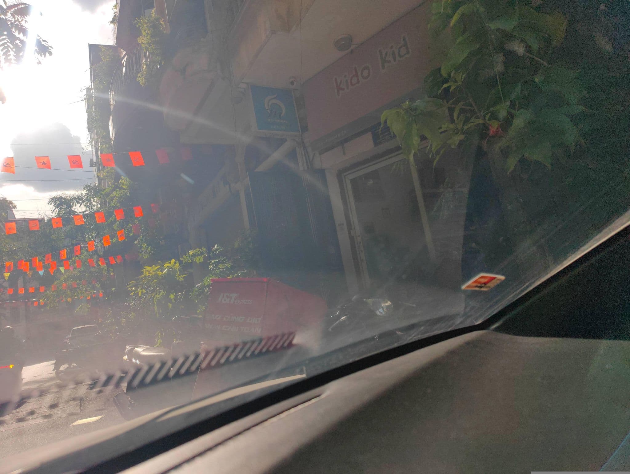 Street view near Shendo’s Penthouse, Hanoi — © hn_right_2 (CC BY-SA · Mapillary)
