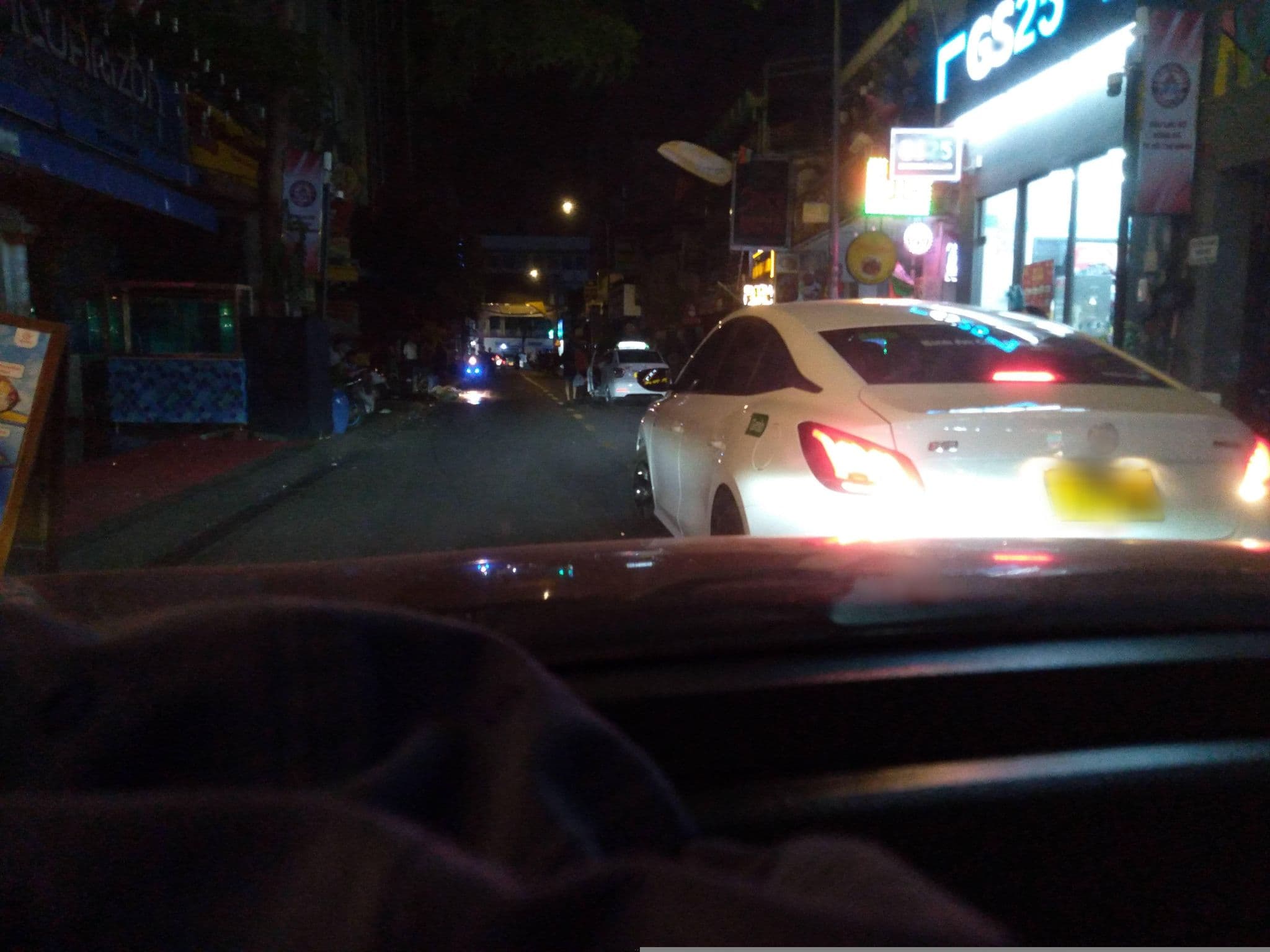 Street view near Khách Sạn Dola, Quận Ba — © sg_front_1 (CC BY-SA · Mapillary)