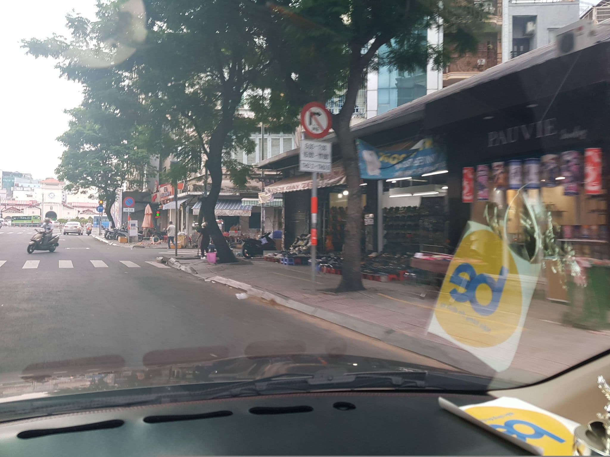 Street view near Thorn Tong Hotel, Quận Bốn