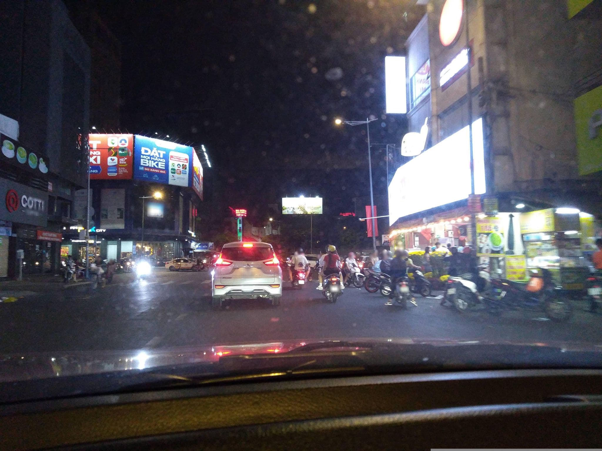 Street view near Khách Sạn Uts, Quận Ba