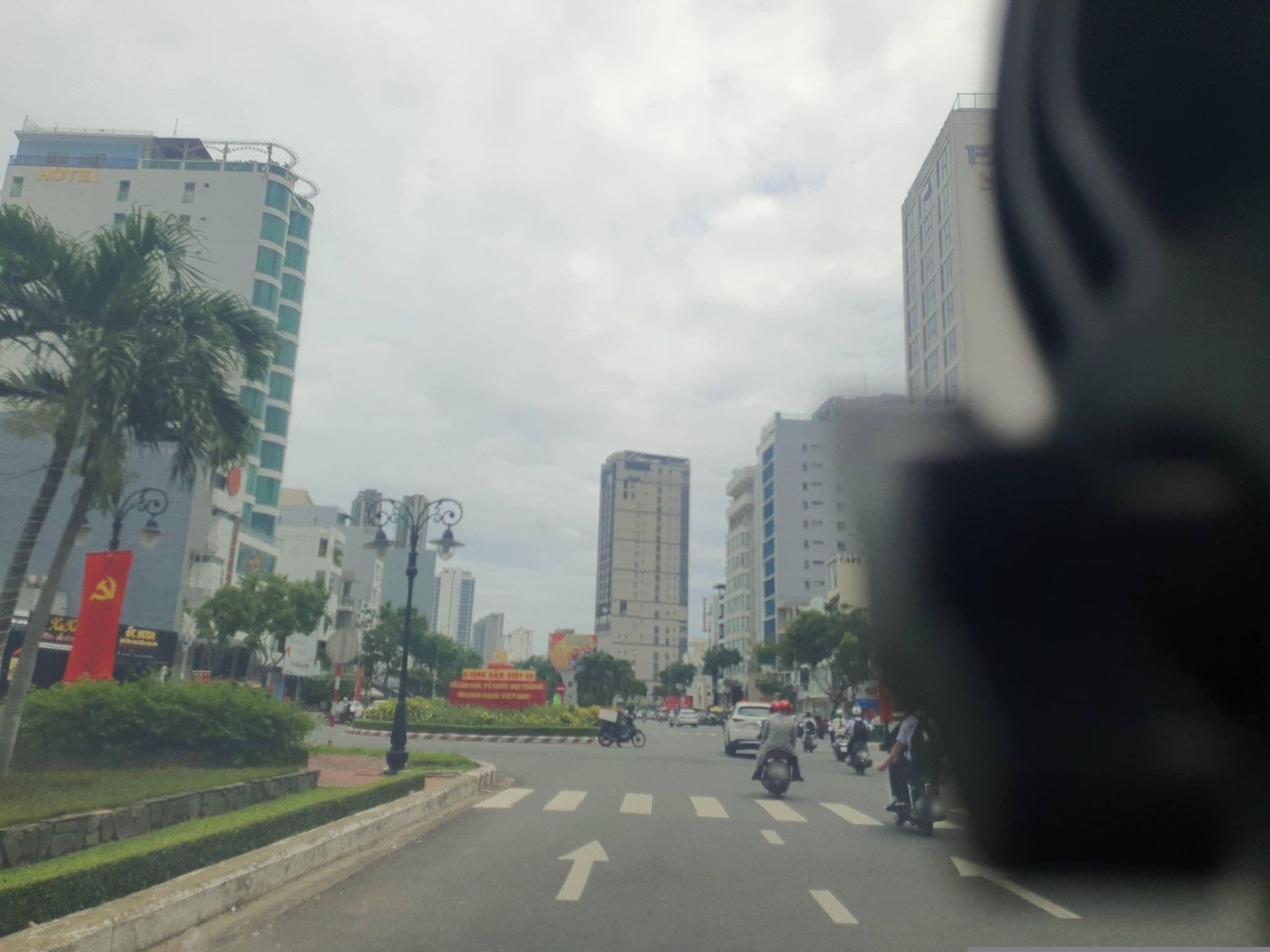 Street view near Luxtery, An Hải