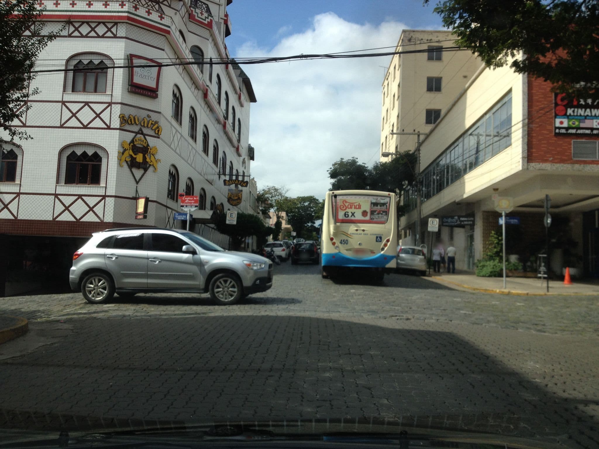 Street view near Hotel Negreiros, São Lourenço — © jglacerda (CC BY-SA · Mapillary)