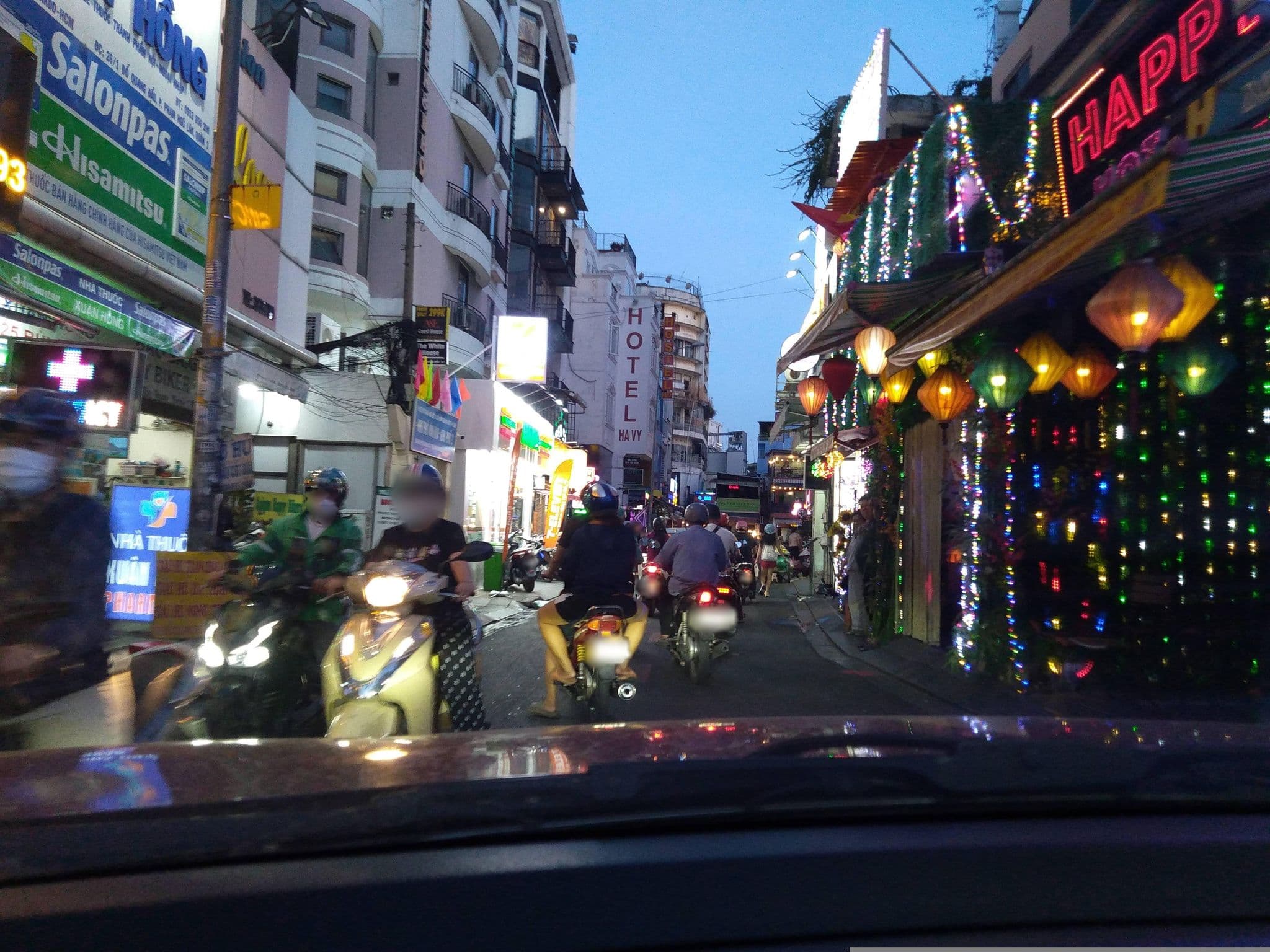 Street view near Khách Sạn Ailen Garden, Quận Ba — © sg_front_1 (CC BY-SA · Mapillary)