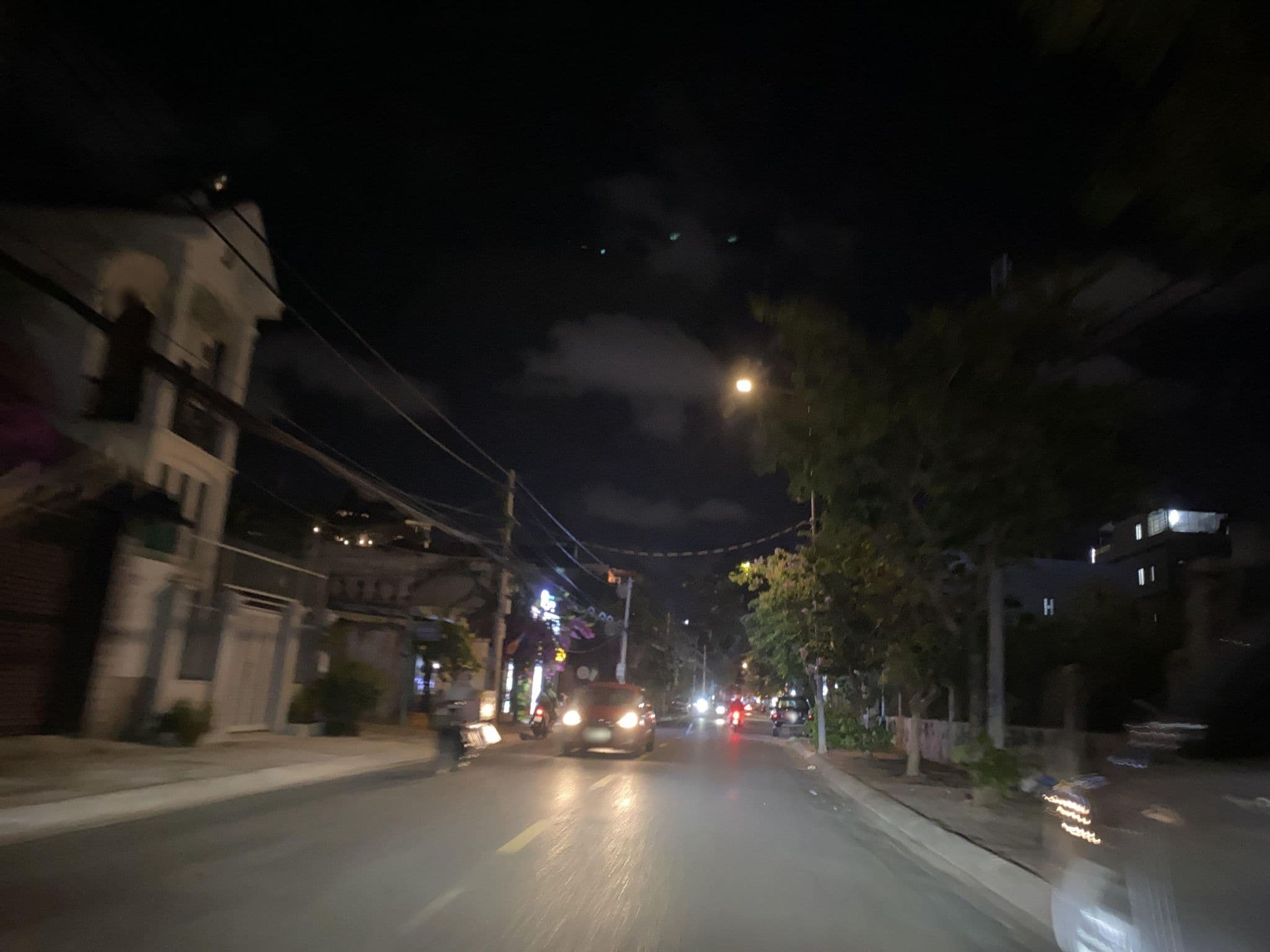 Street view near Khách Sạn Vui, Vũng Tàu