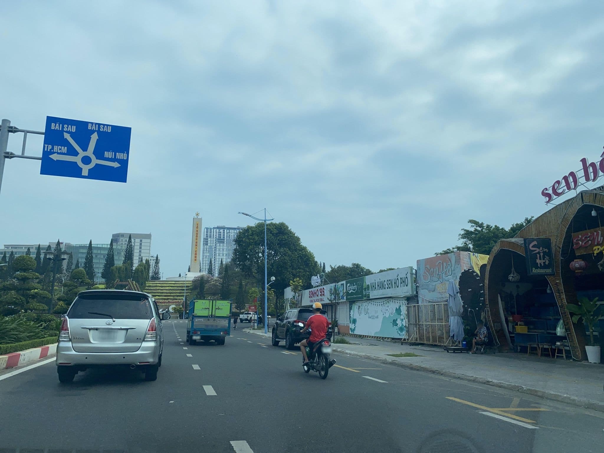 Street view near Khách sạn Kim Ngân, Vũng Tàu