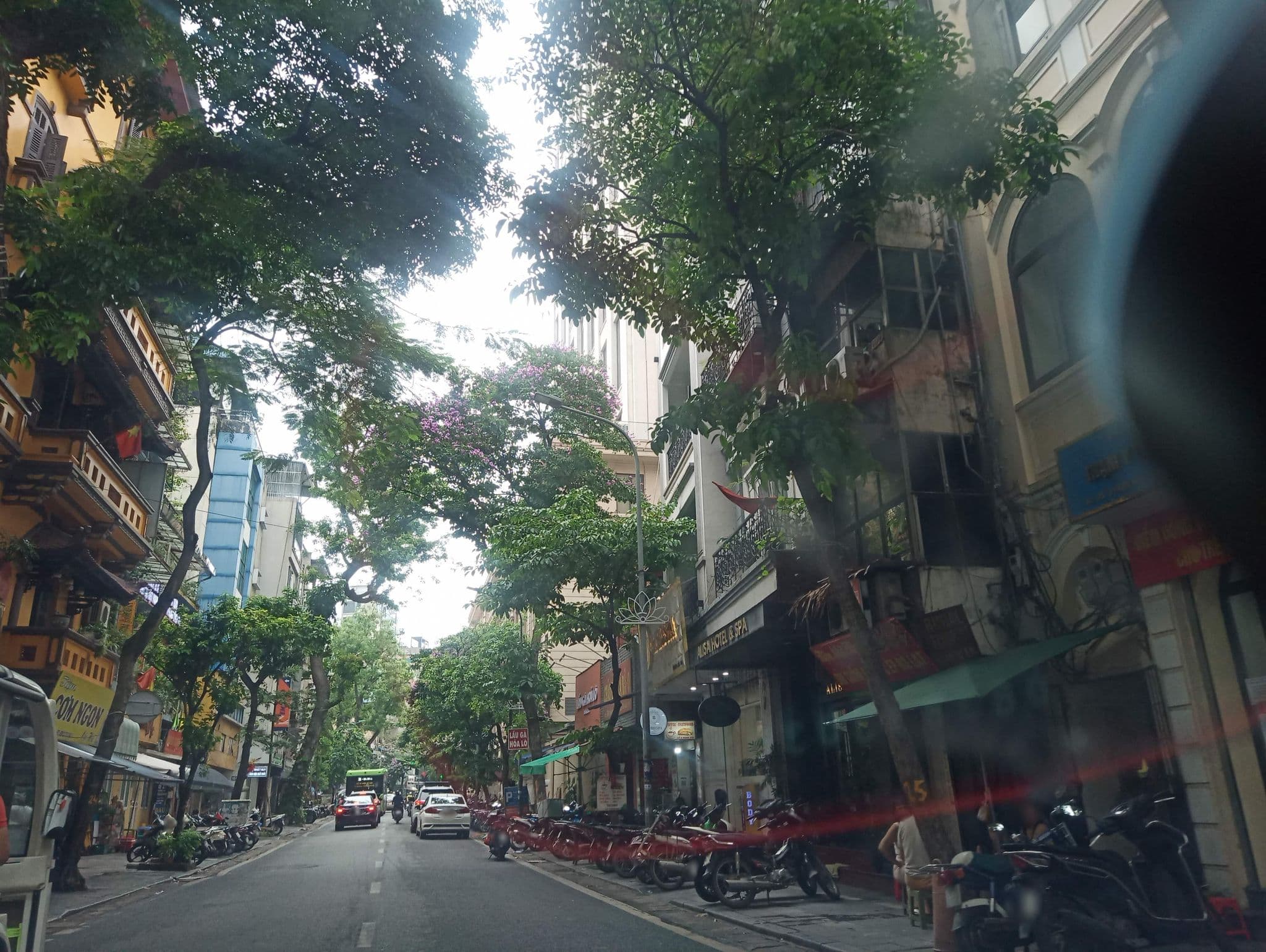 Street view near Khách Sạn & Spa Alise, Hoàn Kiếm — © hn_front_1 (CC BY-SA · Mapillary)