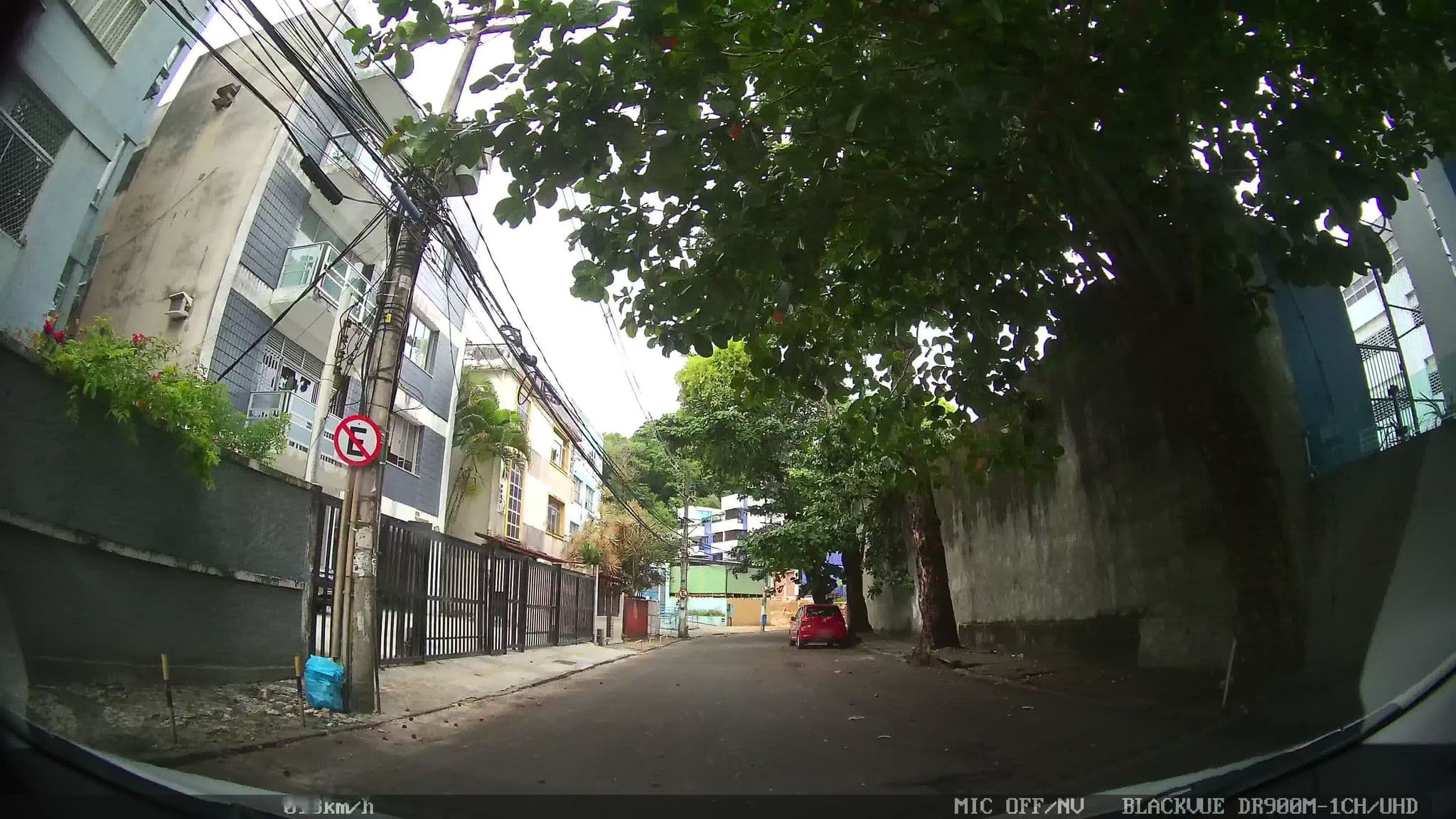 Street view near Edificio Tambury, Salvador