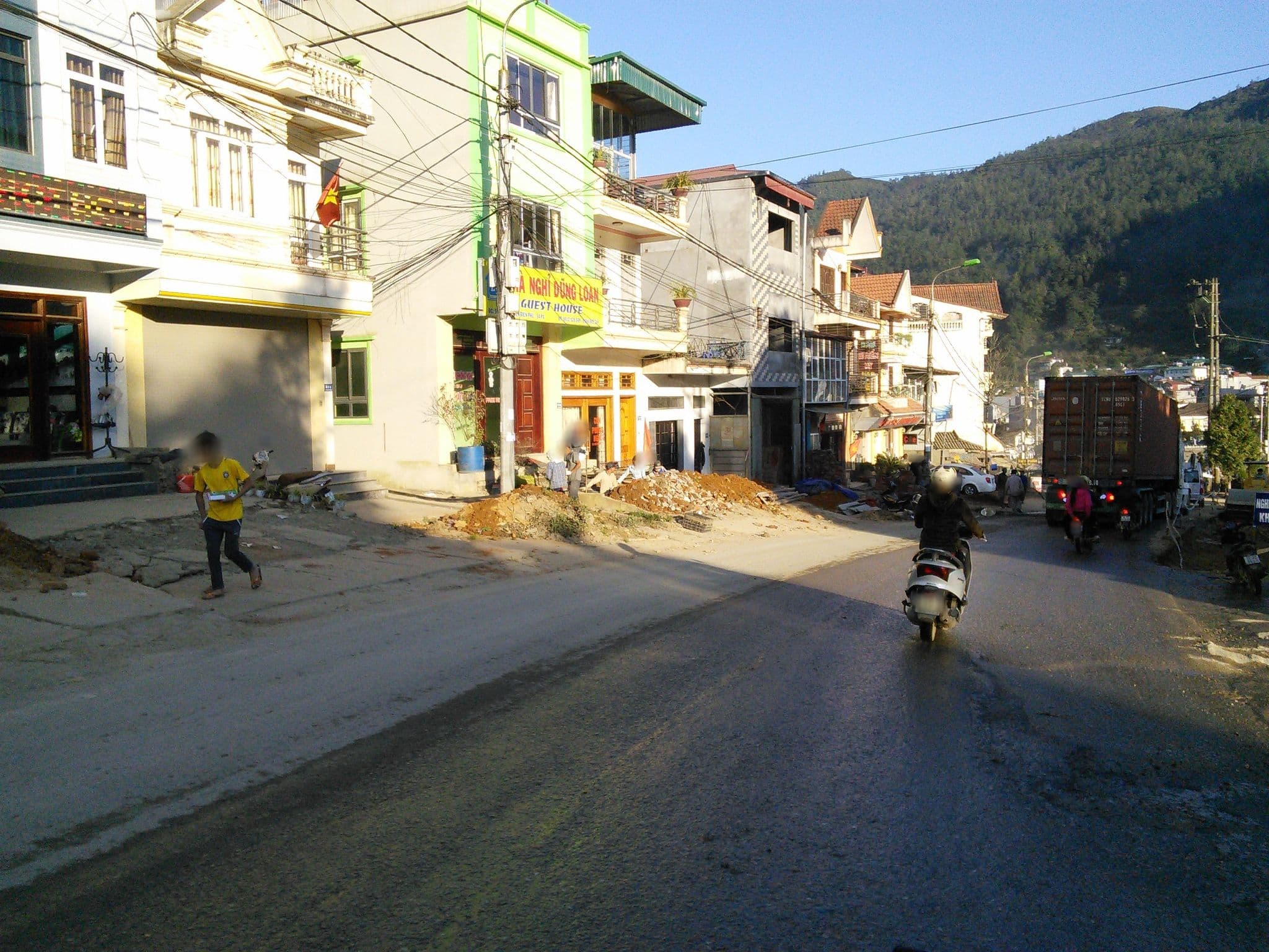 Street view near Flaco Hostel, Sa Pa