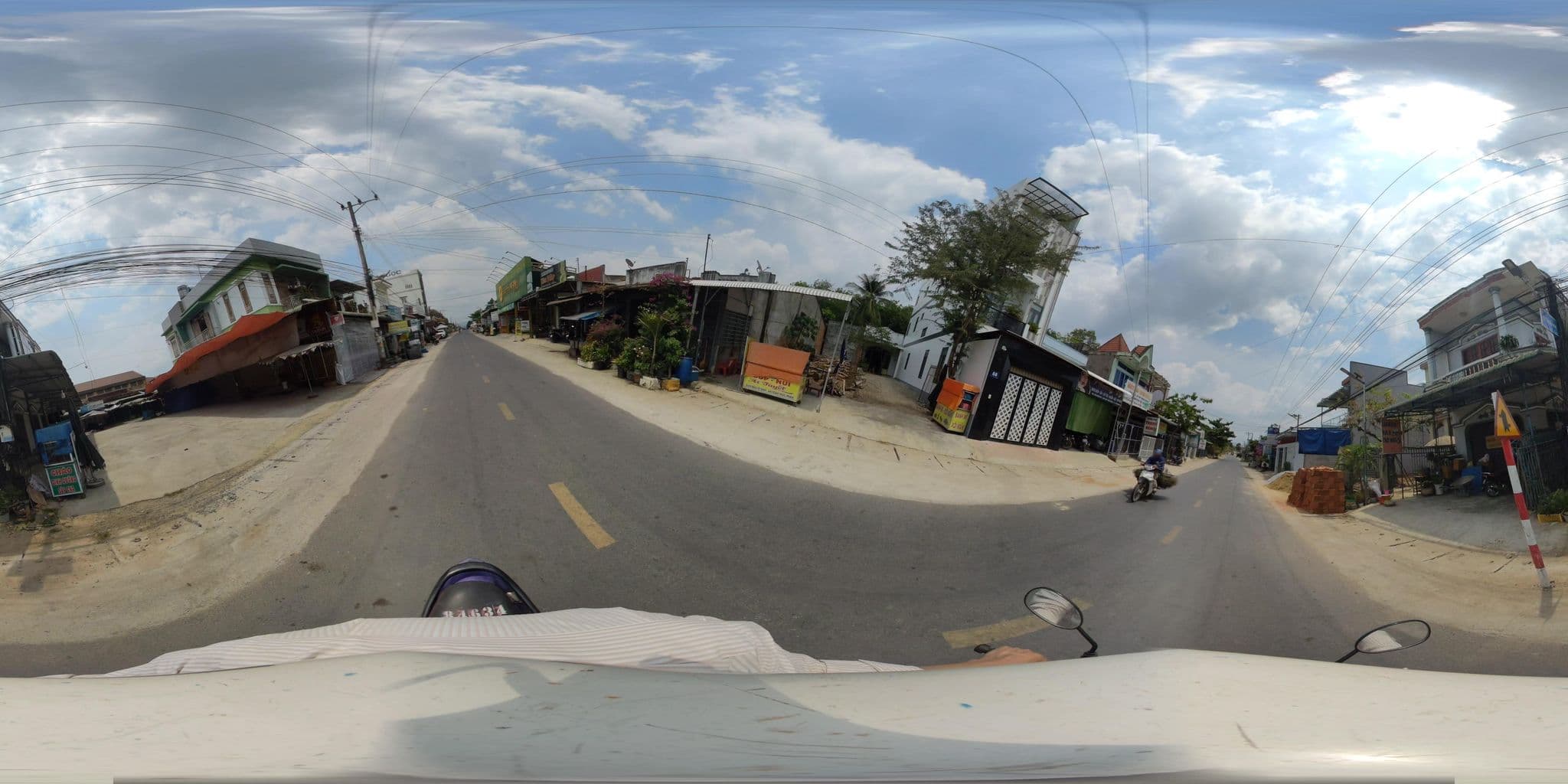 Street view near Nguyên Thịnh, Bảo Lộc — © LANG-THANG-KHAP-PHO (CC BY-SA · Mapillary)