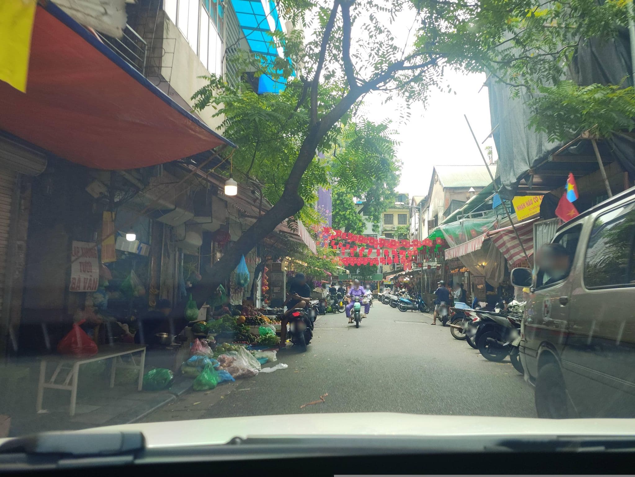 Street view near Trang Trang Hotel, Hoàn Kiếm