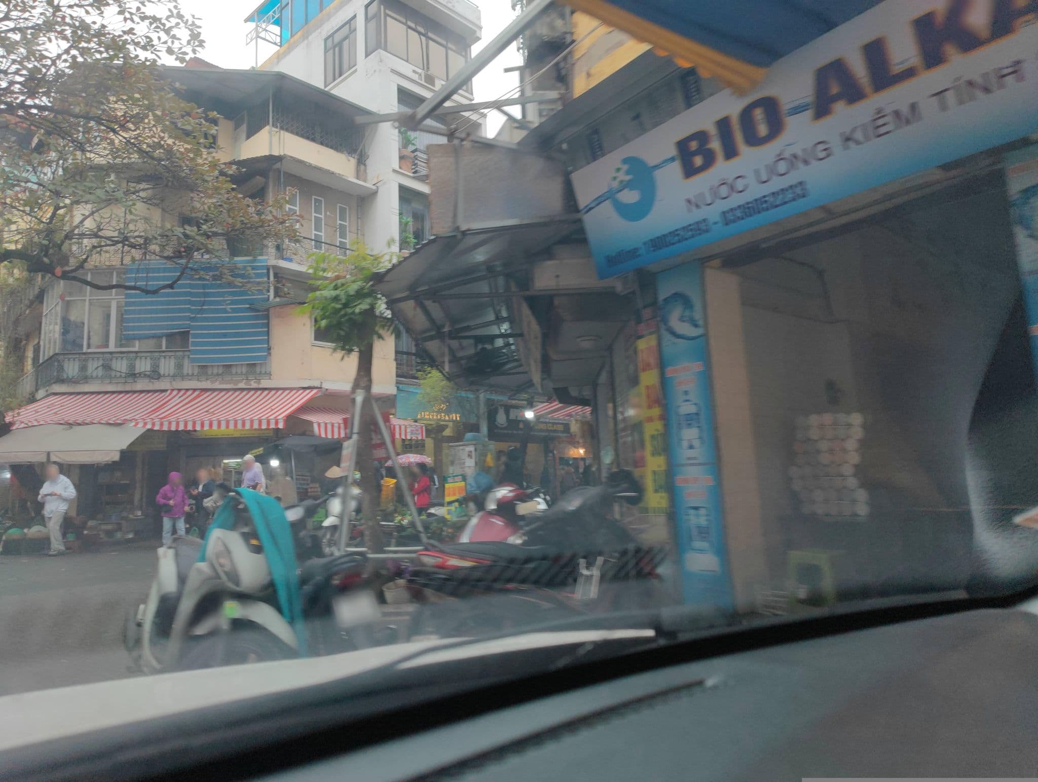 Street view near San Grand Hotel, Hoàn Kiếm