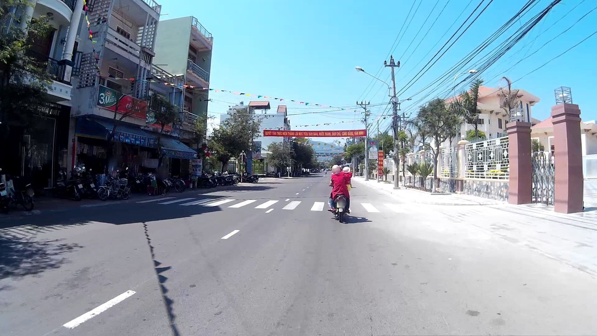 Street view near TMS Quy Nhơn - Home ở đây!, Qui Nhon — © suki52 (CC BY-SA · Mapillary)