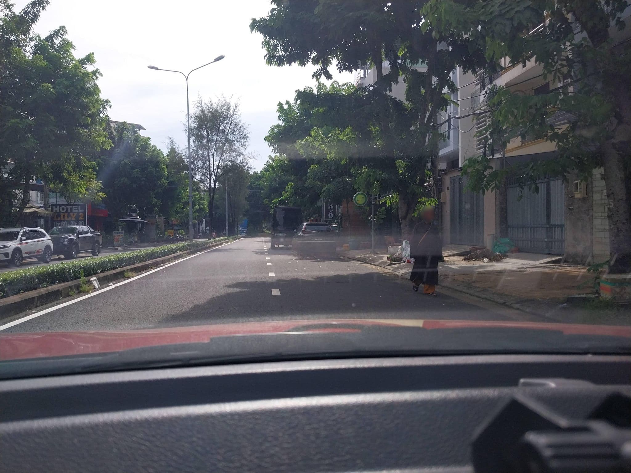 Street view near Khách Sạn Kim Ngân, Quận Năm — © sg_front_1 (CC BY-SA · Mapillary)