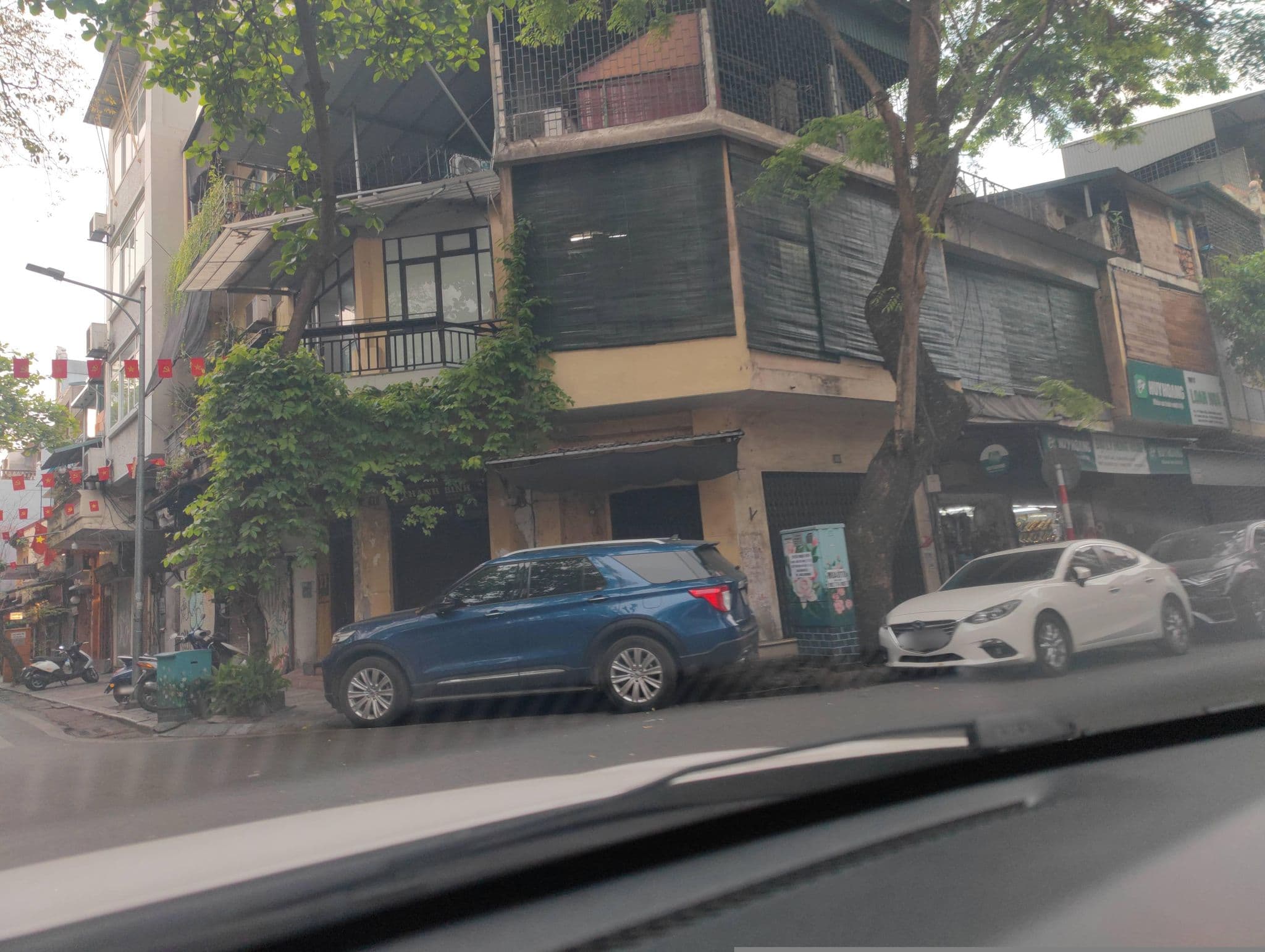 Street view near Vacanza Premier Hotel, Hoàn Kiếm