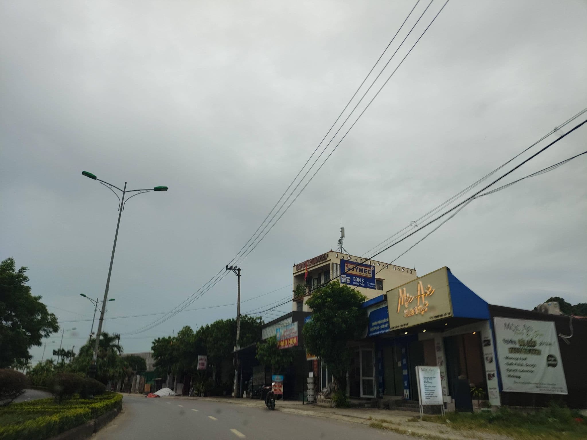 Street view near Co Cuc Hotel, Xuân Sơn — © hn_right_1 (CC BY-SA · Mapillary)