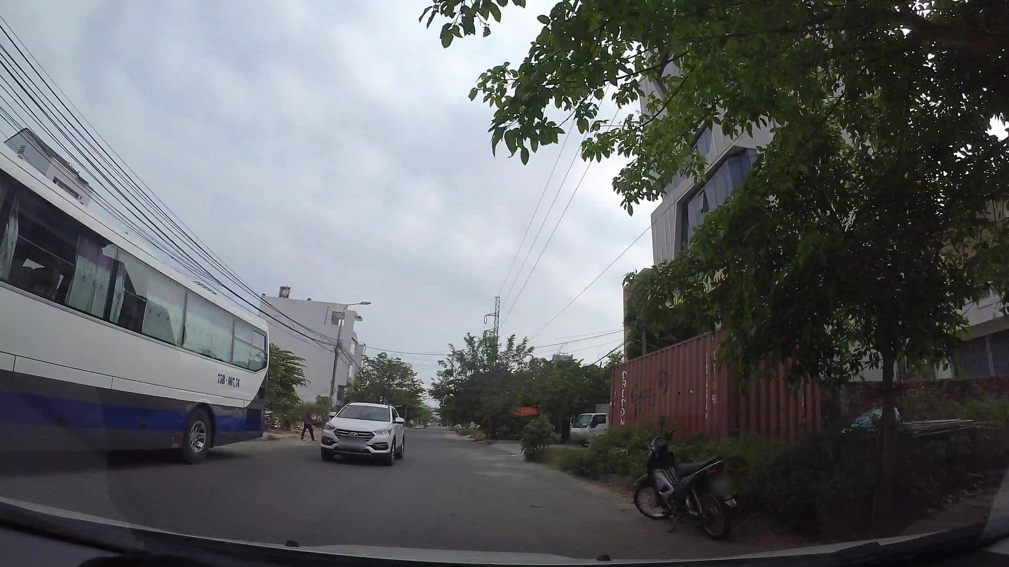 Street view near Diamond Beach, An Hải