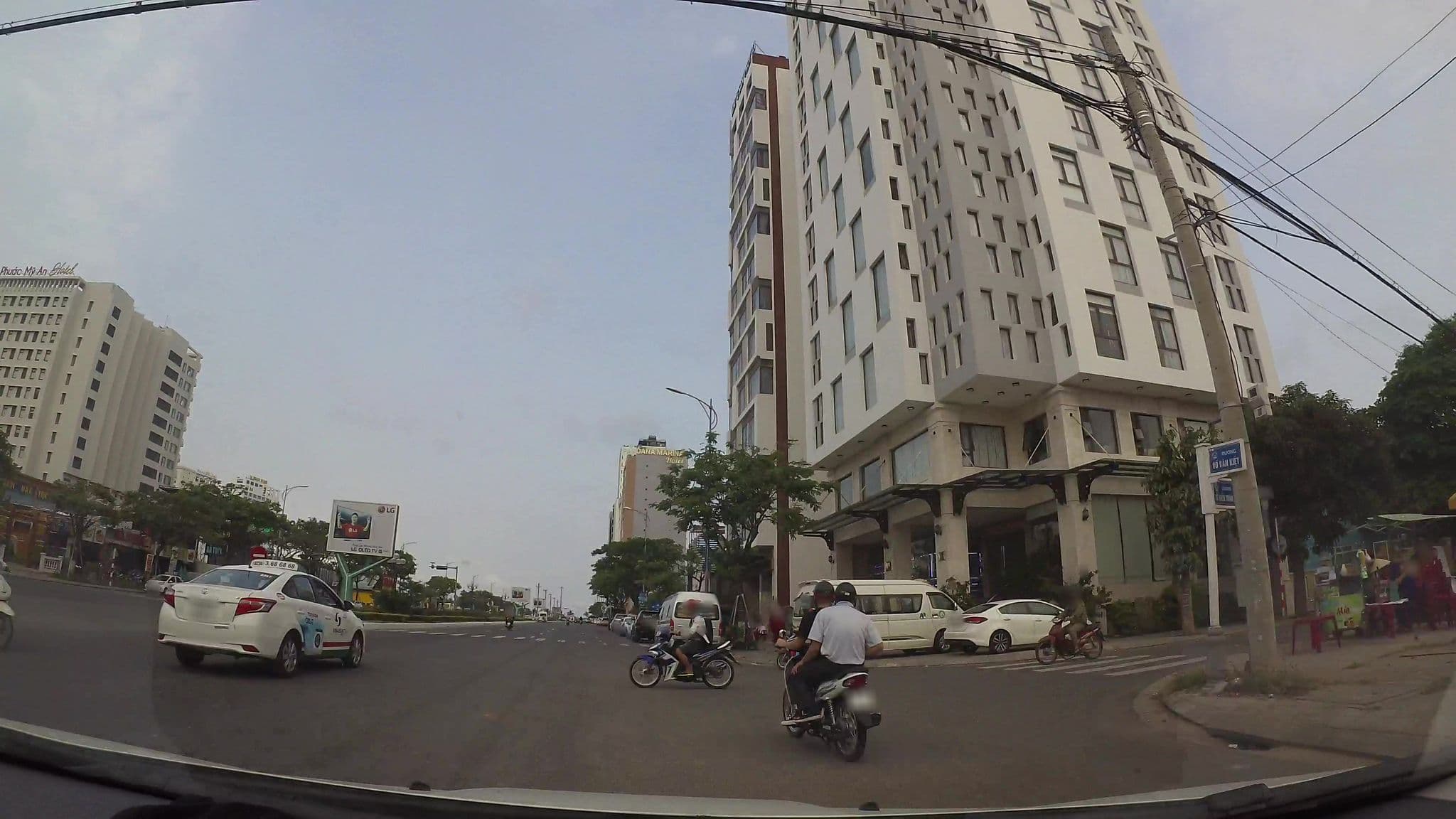 Street view near Golden Sun, An Hải