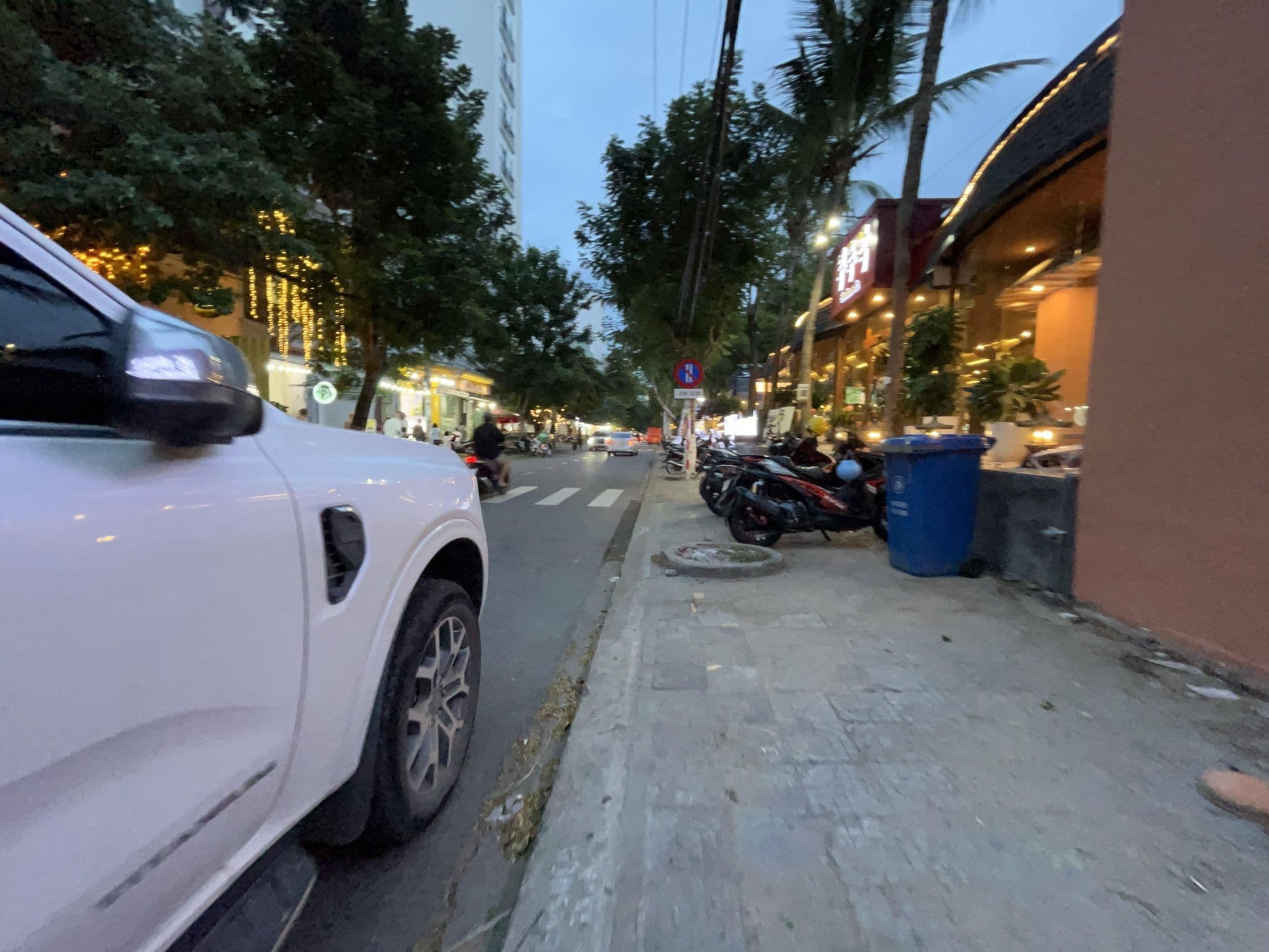 Street view near Ritzy Boutique, Sơn Trà