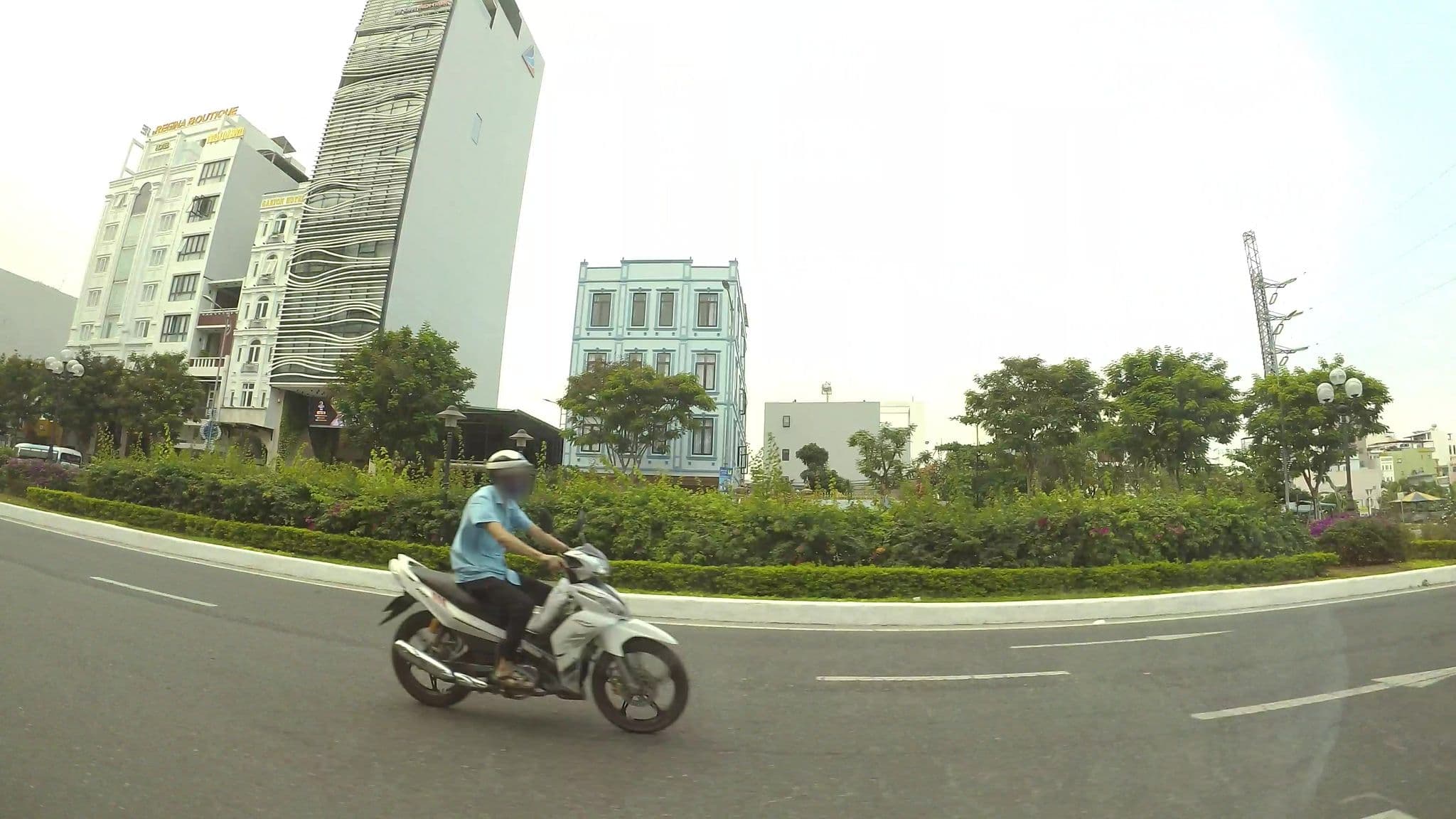 Street view near Andy, Sơn Trà