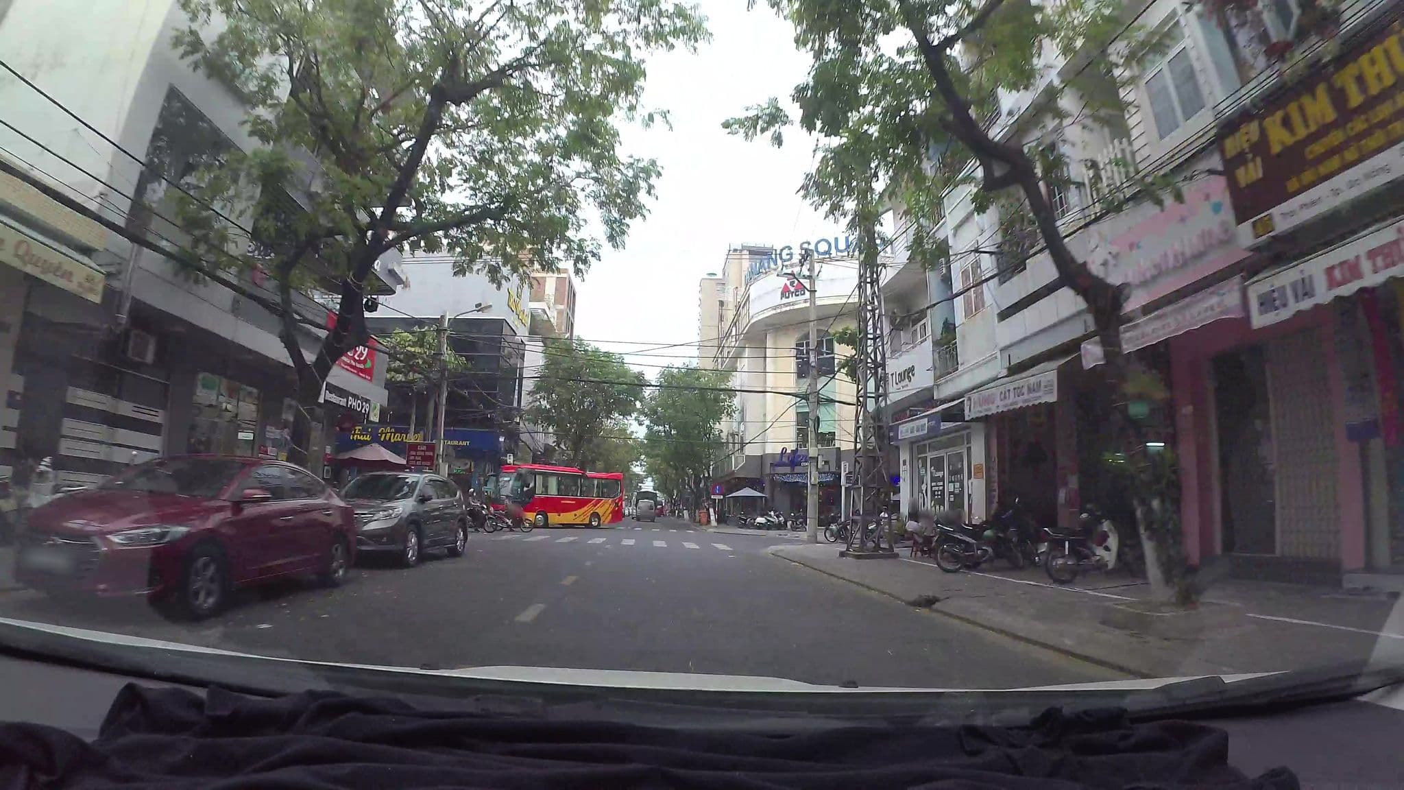 Street view near Dong Duong Hotel & Suites - Afternoon Tea Inclusive, Da Nang — © kaartcam (CC BY-SA · Mapillary)