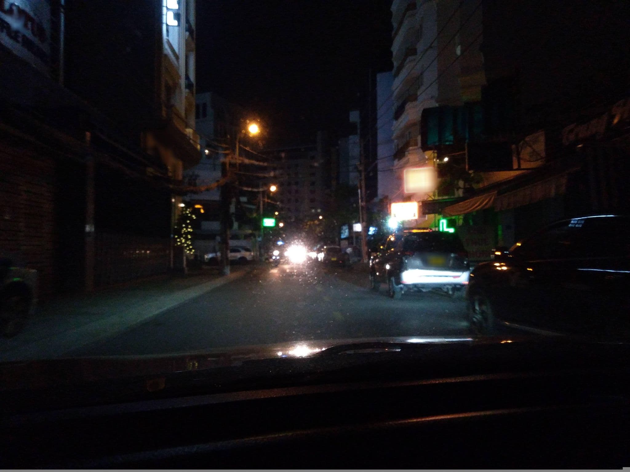 Street view near The Airport Hotel, Tân Bình — © sg_front_1 (CC BY-SA · Mapillary)