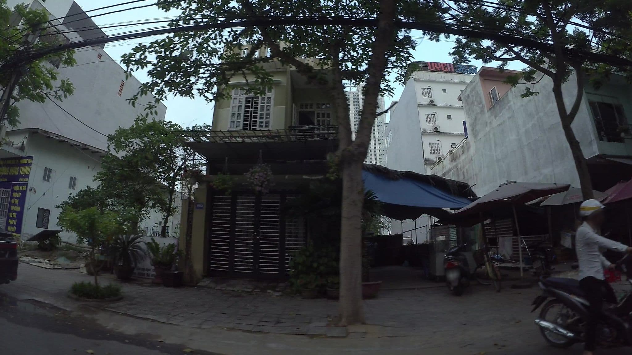 Street view near Hung Thinh, Sơn Trà