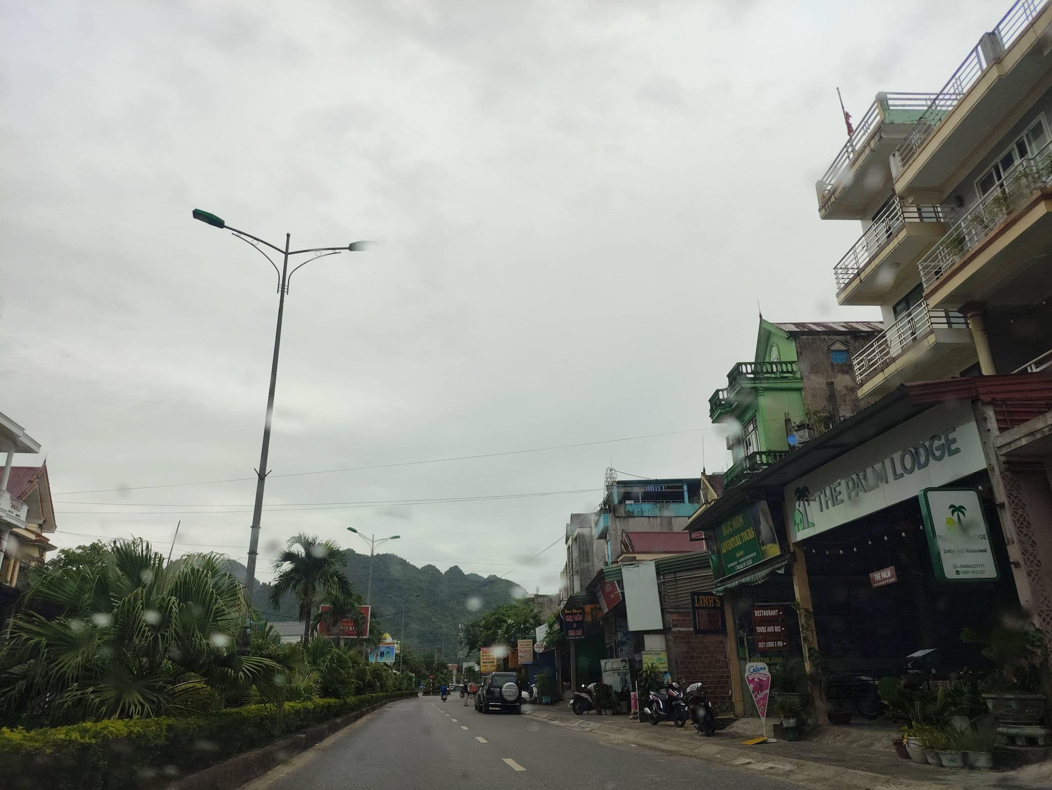 Street view near Thien Thanh Hotel, Xuân Sơn — © hn_right_1 (CC BY-SA · Mapillary)
