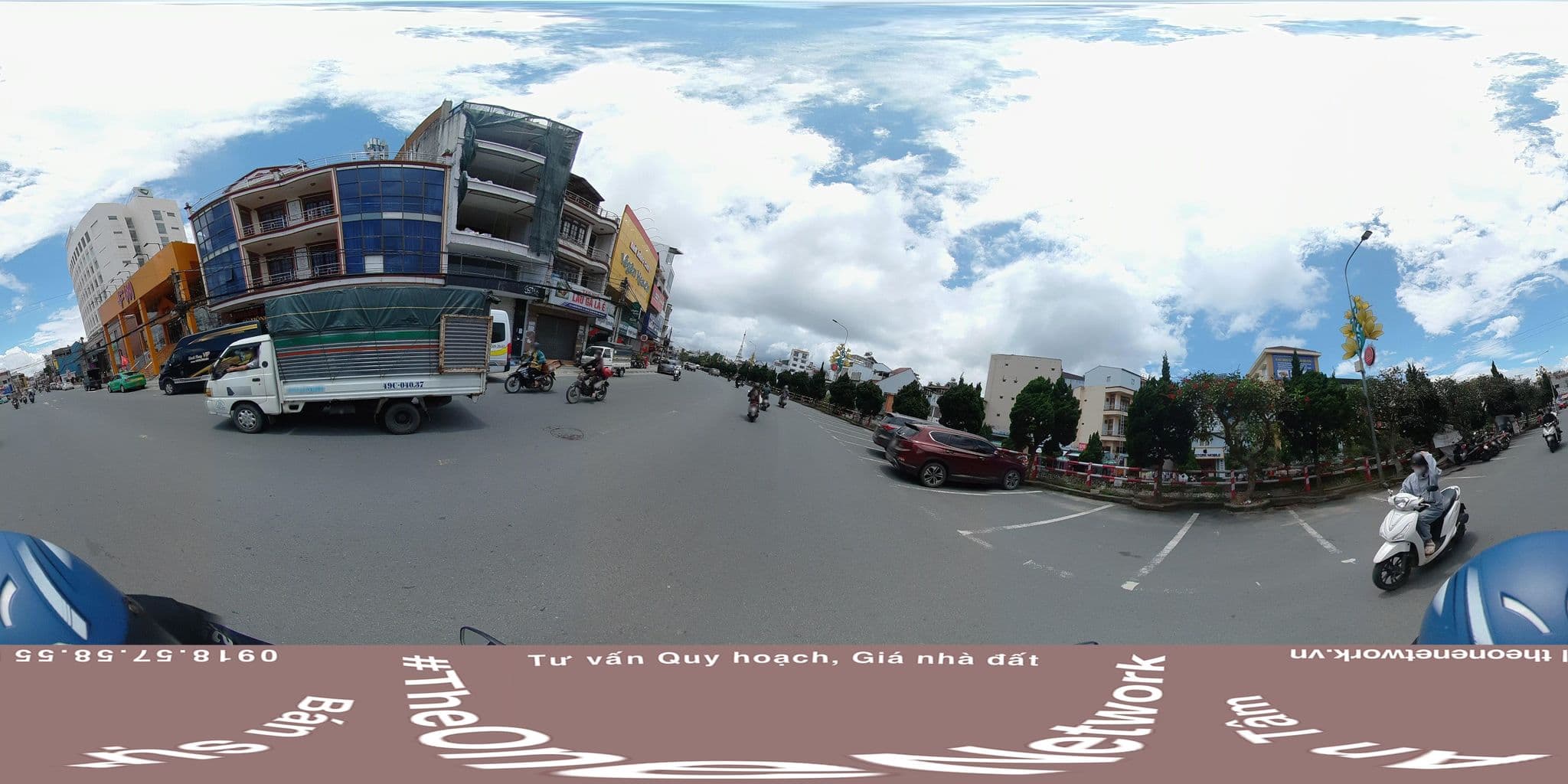 Street view near Lapit, Ðà Lạt
