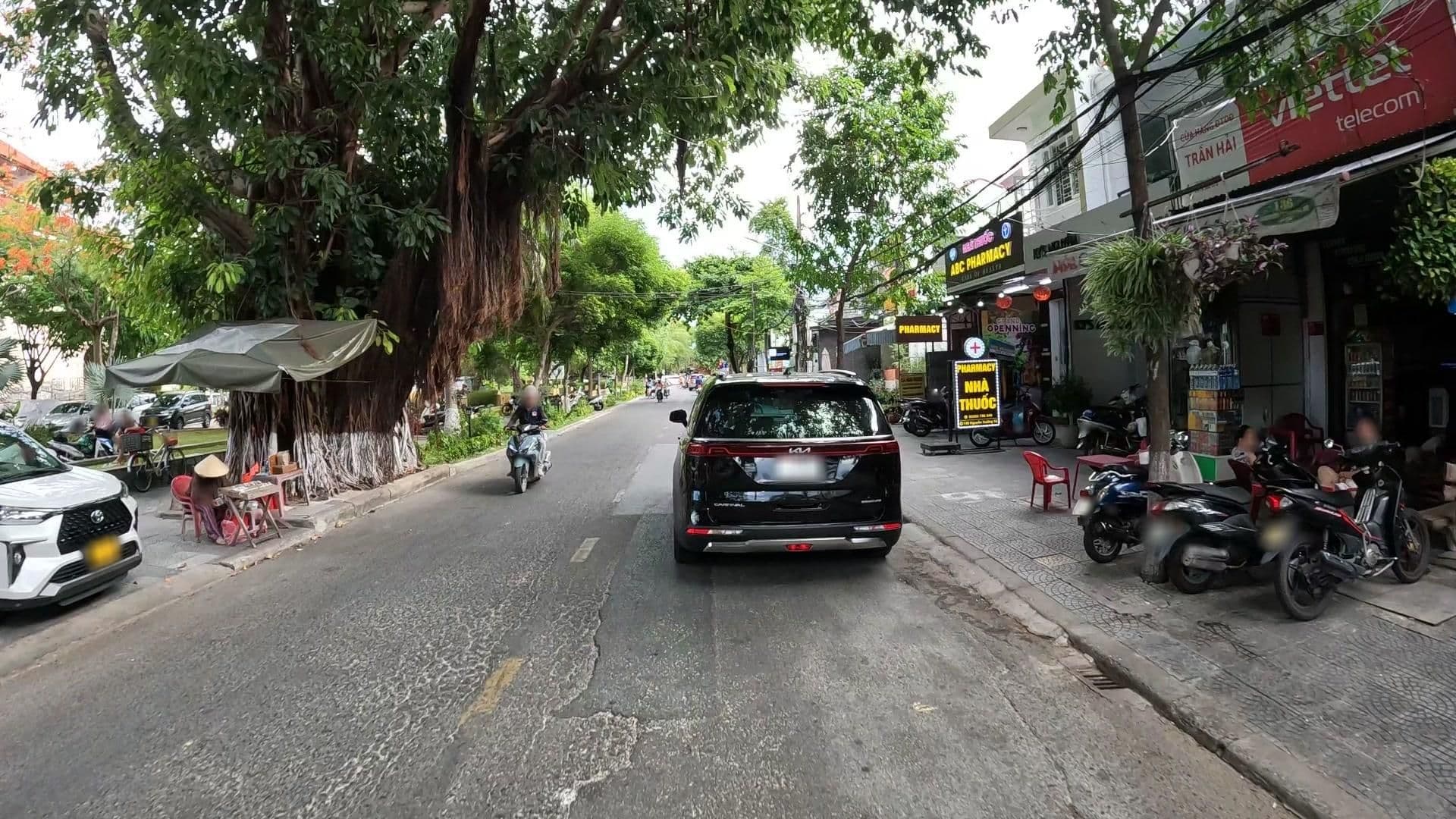 Street view near Sáng Experience Hostel, Hoi An