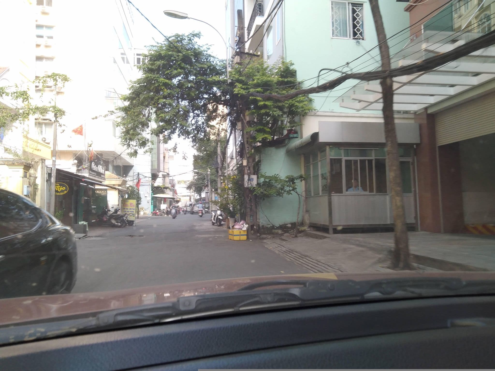 Street view near Trân Châu Hotel, Quận Bốn