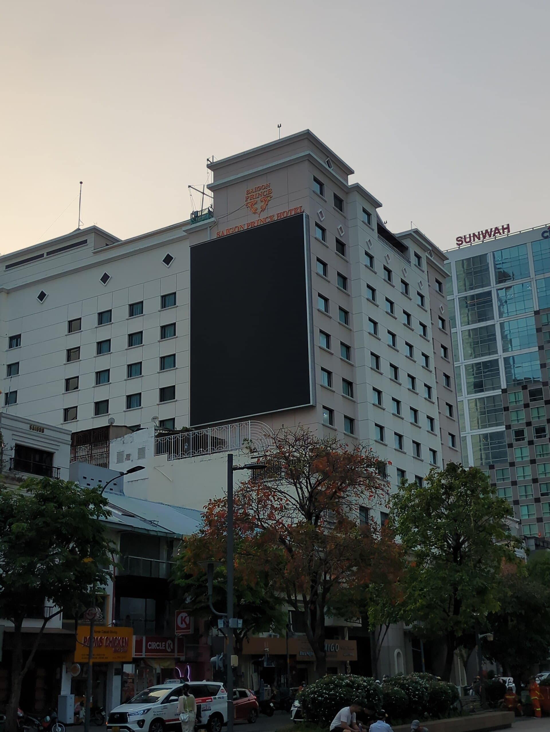Prince Hotel Saigon (via Wikimedia Commons, CC BY-SA 4.0)