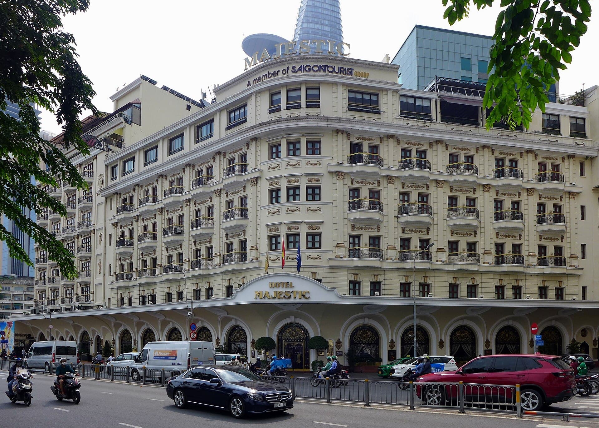 Majestic Hotel (via Wikimedia Commons, CC BY-SA 4.0)