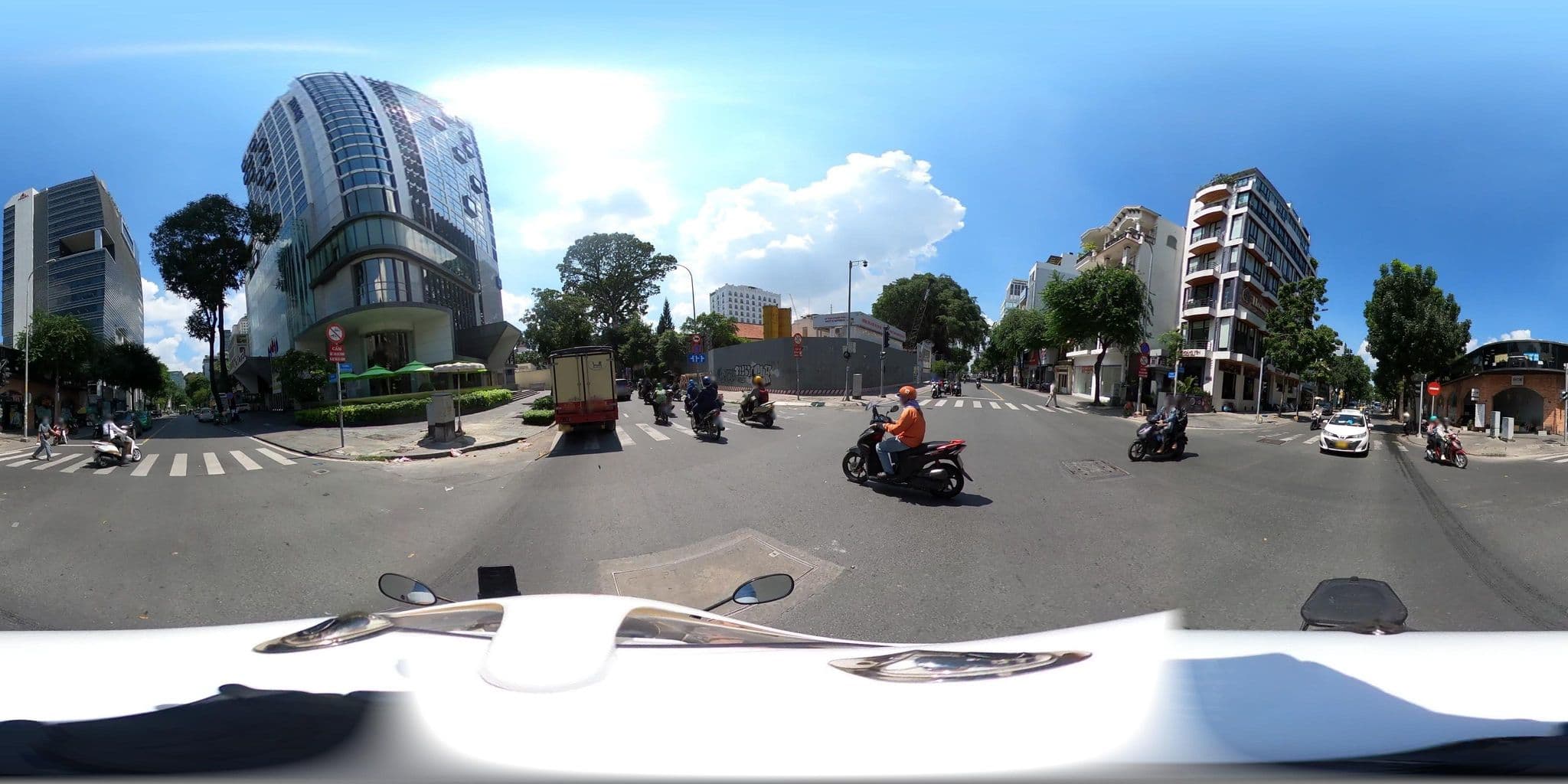 Street view near Khách Sạn Novotel Saigon Centre, Quận Ba — © bemaps_1pd (CC BY-SA · Mapillary)