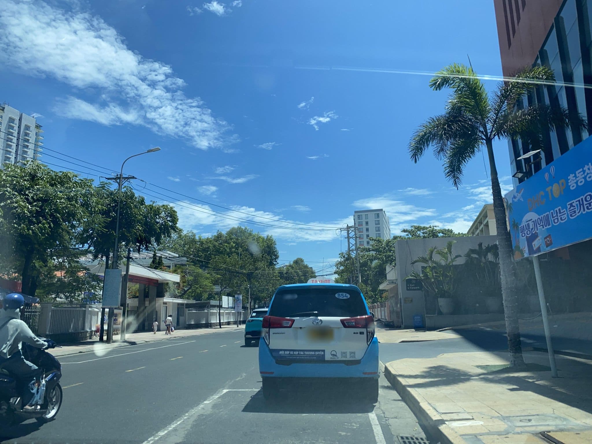 Street view near Sheraton Nha Trang Hotel & Spa, Nha Trang — © DriveWithHoang (CC BY-SA · Mapillary)
