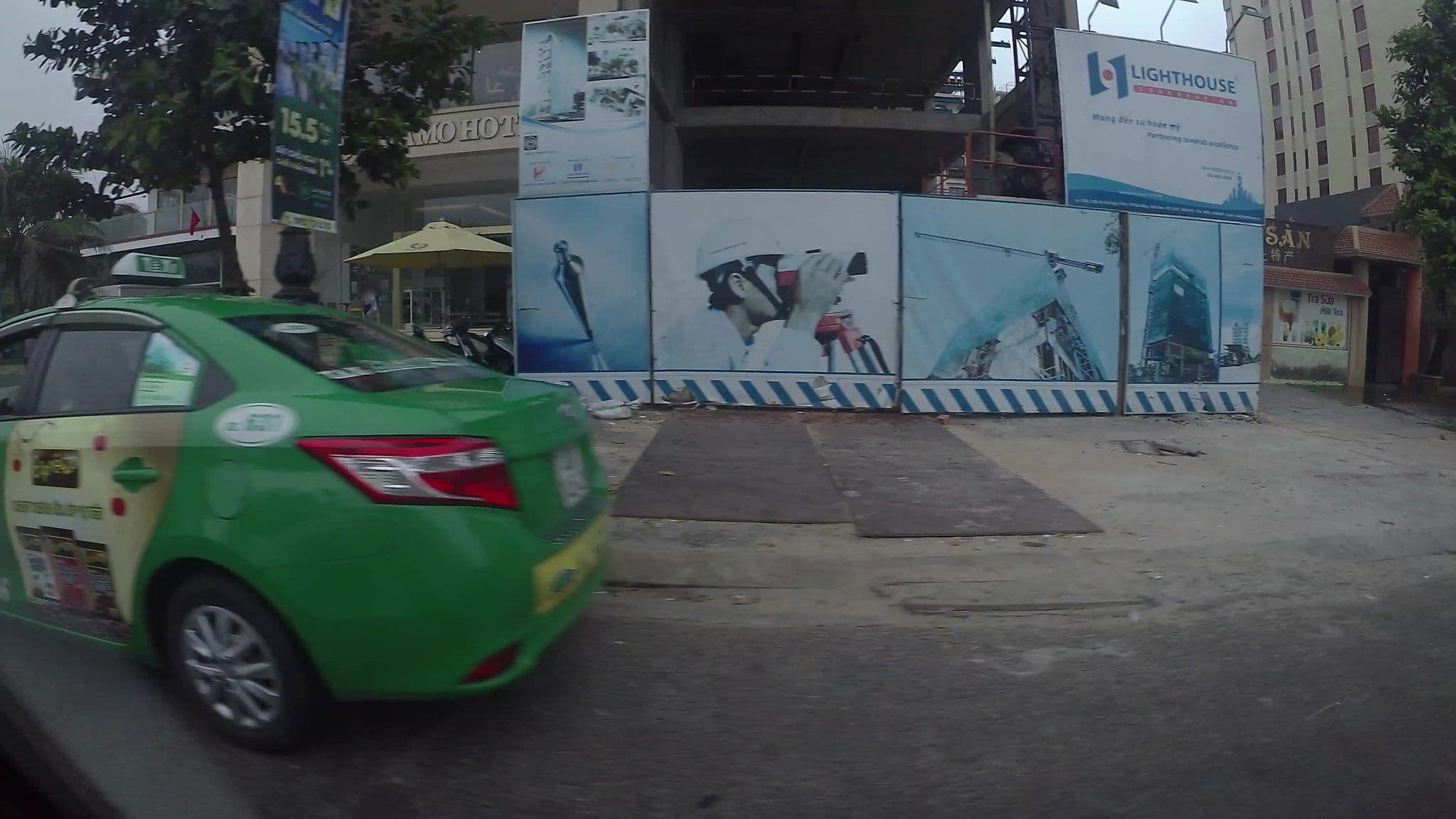 Street view near Yarra Ocean Suites Danang, Sơn Trà