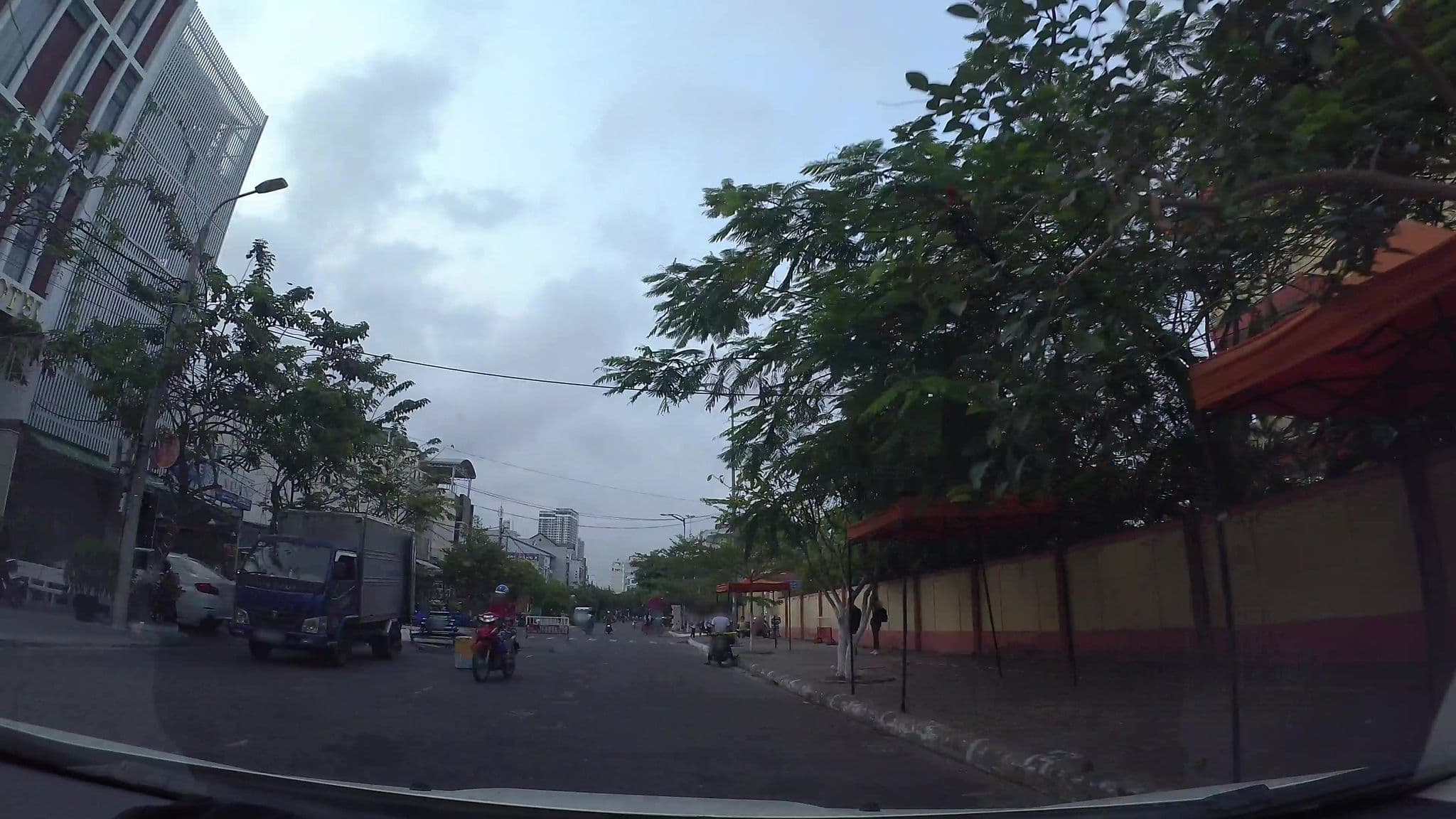 Street view near Dang's Hotel, Sơn Trà