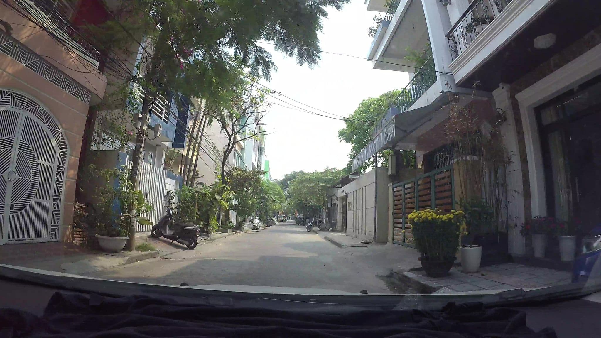 Street view near Brown Bean Hotel, Sơn Trà