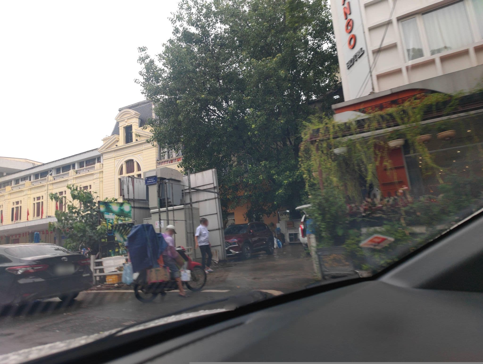 Street view near Khách sạn Cây Xoài, Hanoi — © hn_right_2 (CC BY-SA · Mapillary)