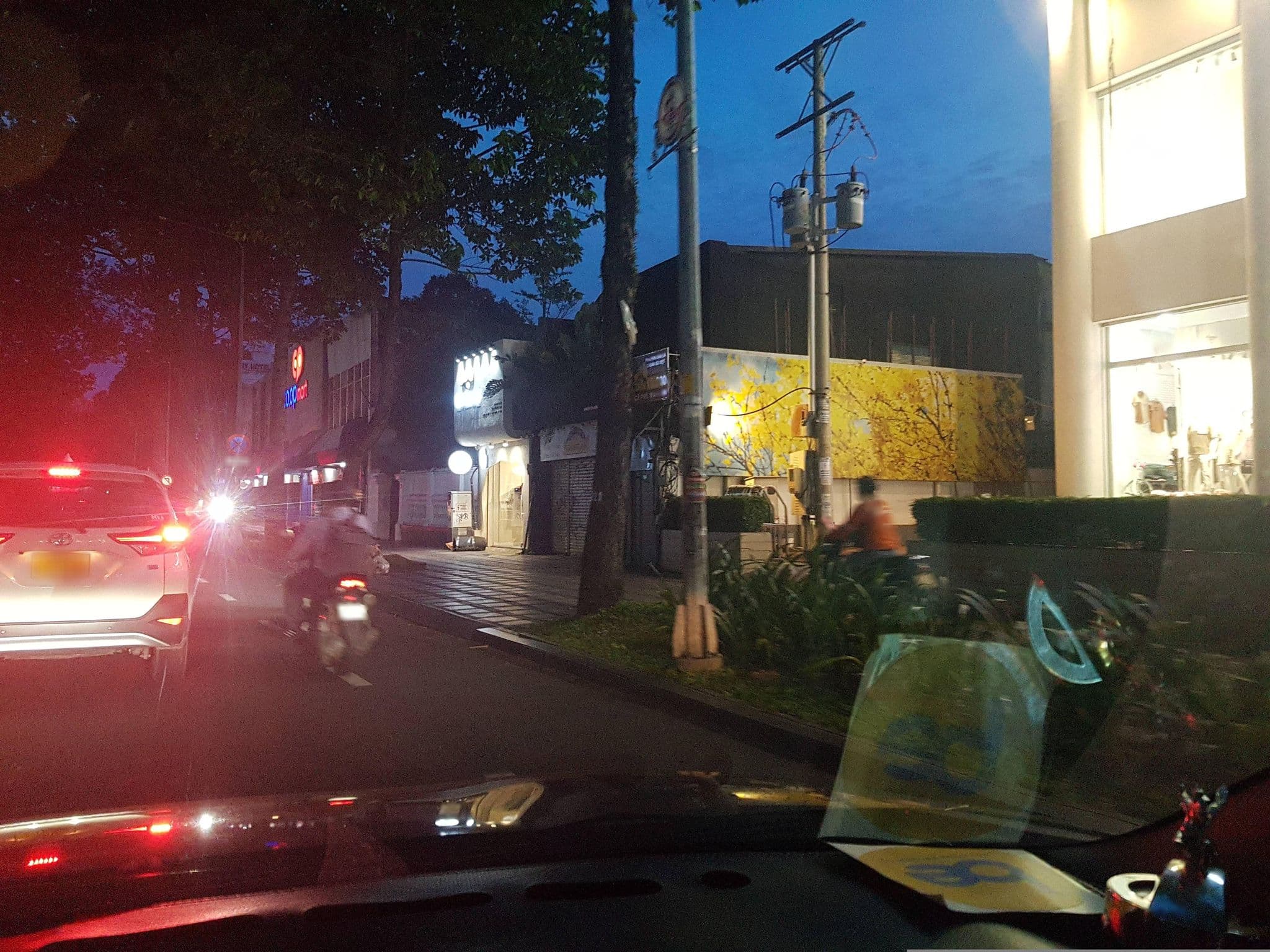 Street view near Sherwood Suites, Quận Ba