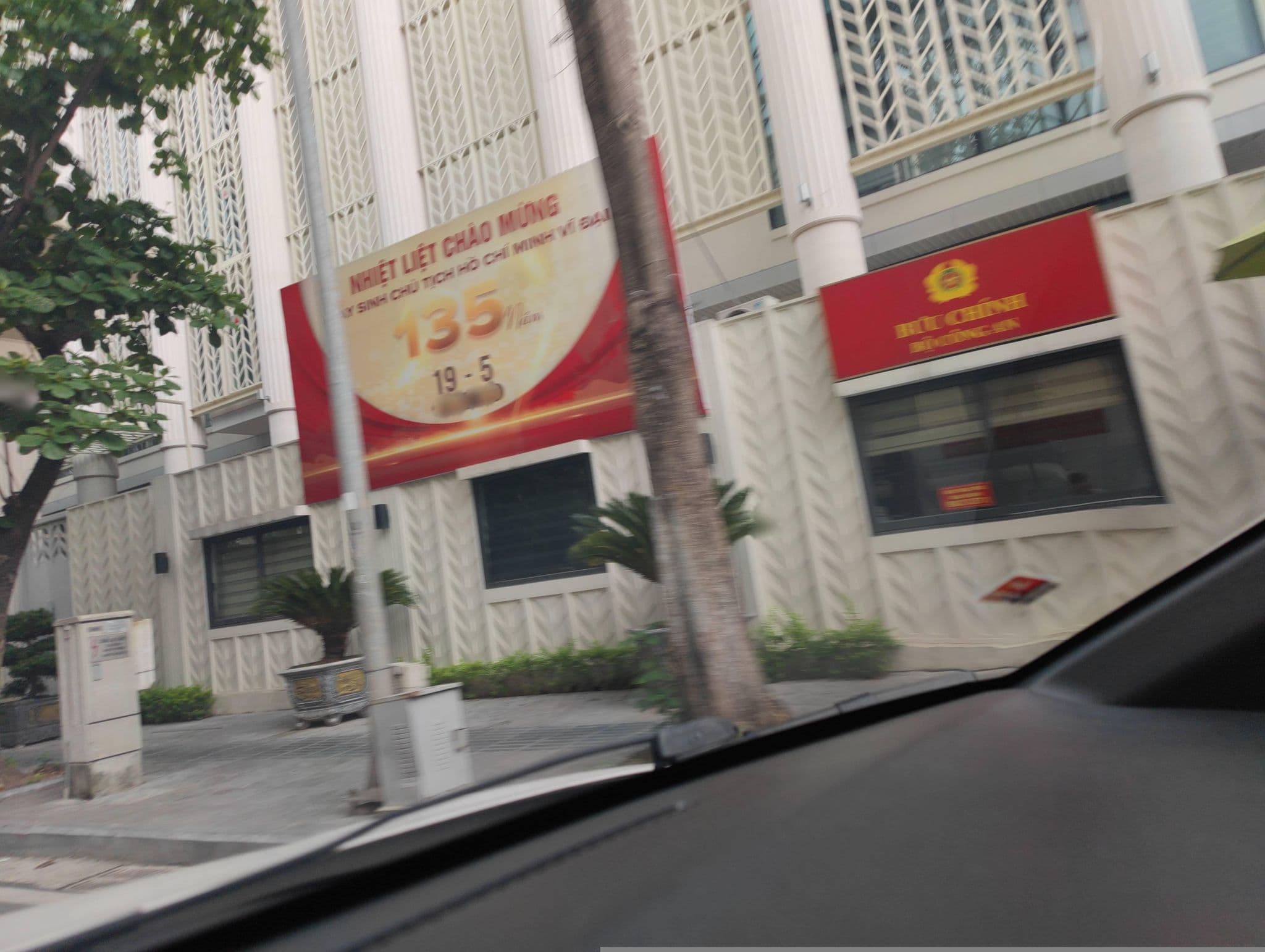 Street view near Nhà khách Số 10 Nguyễn Quyền, Hanoi — © hn_right_2 (CC BY-SA · Mapillary)