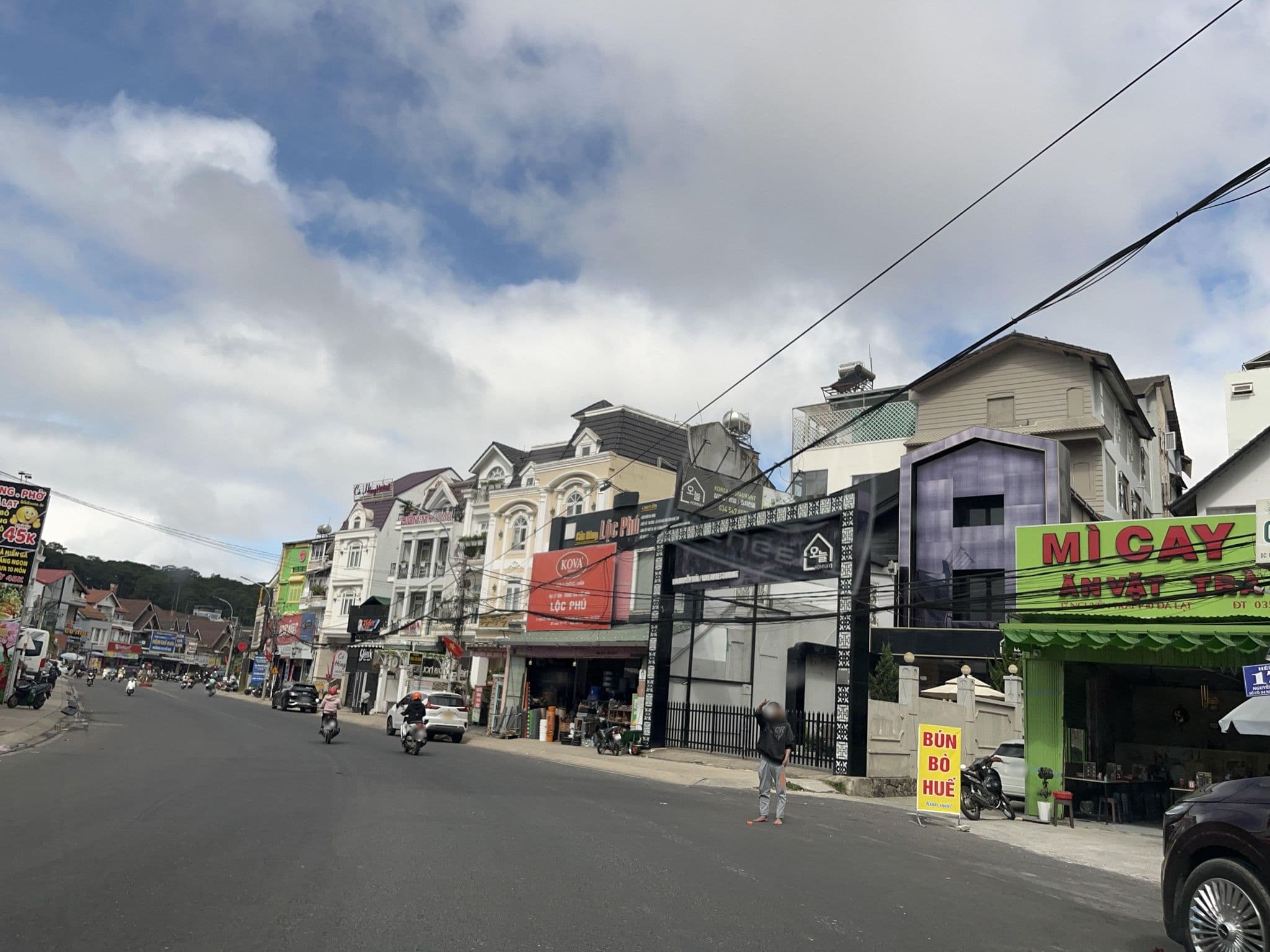 Street view near Clivia Hotel, Ðà Lạt