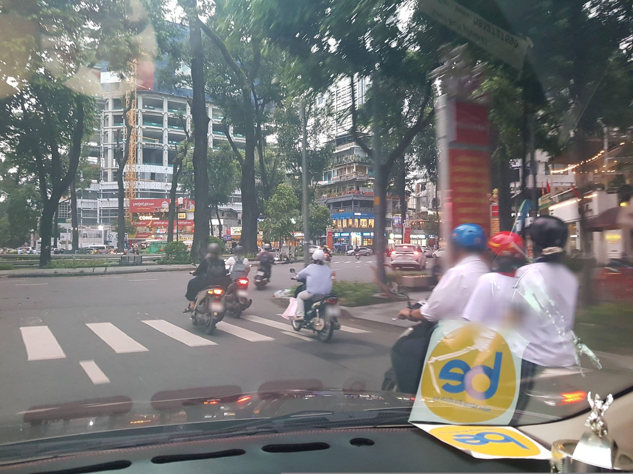 Street view near Bach Suites Saigon, Quận Ba
