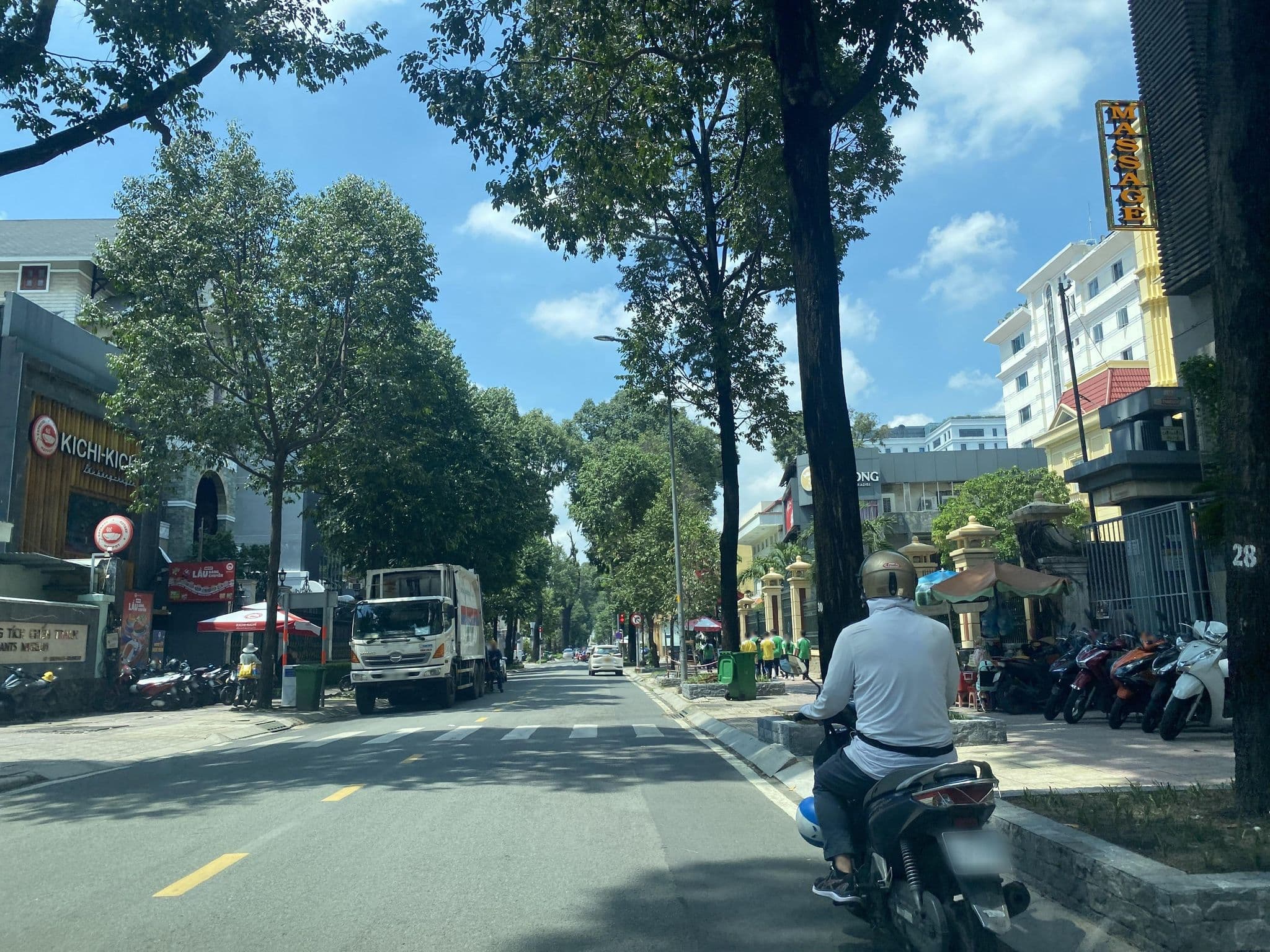Street view near Khách sạn Minh Tâm, Quận Ba