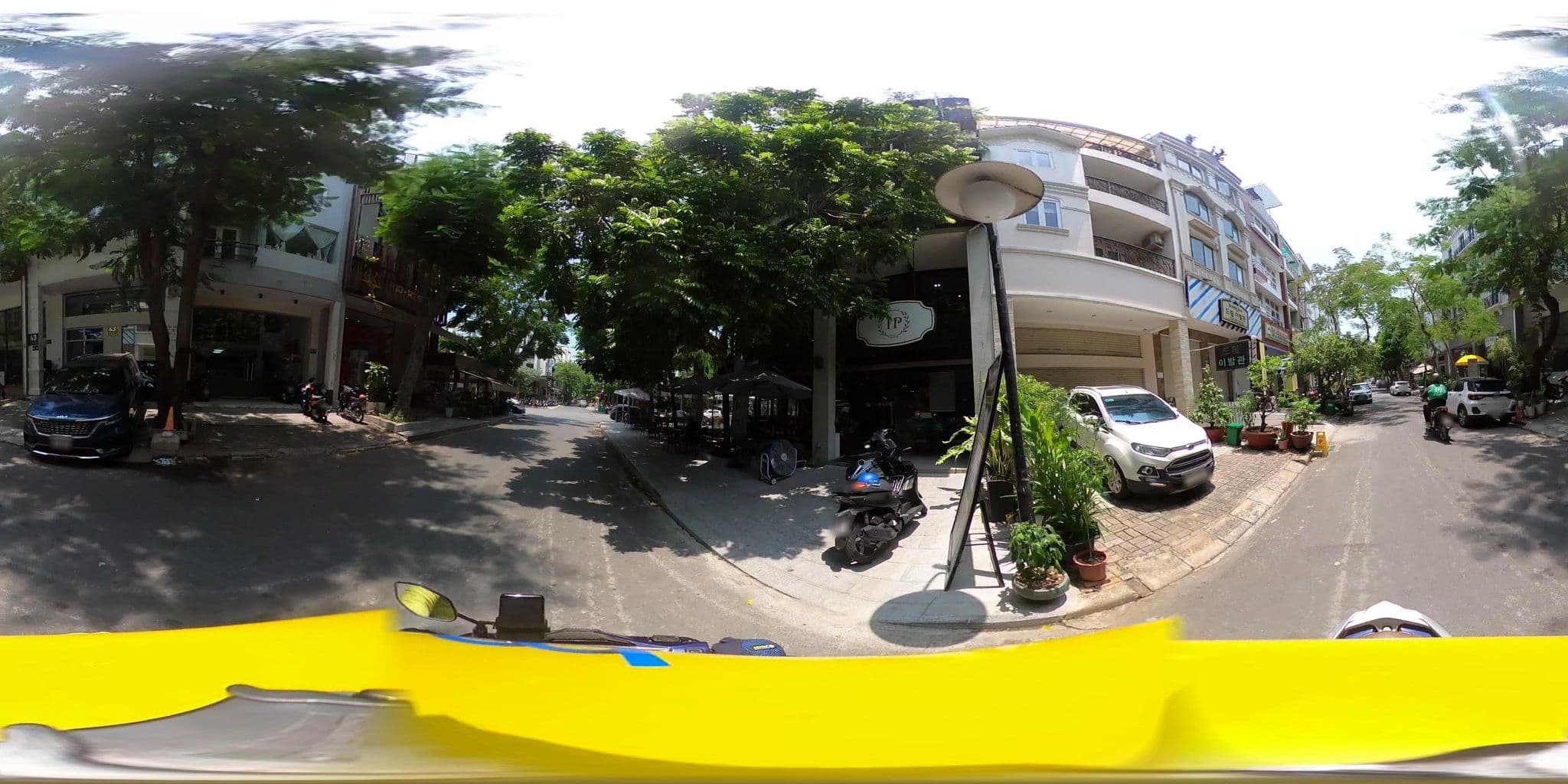 Street view near BLESSED Hotel & Bistro, Quận Bốn