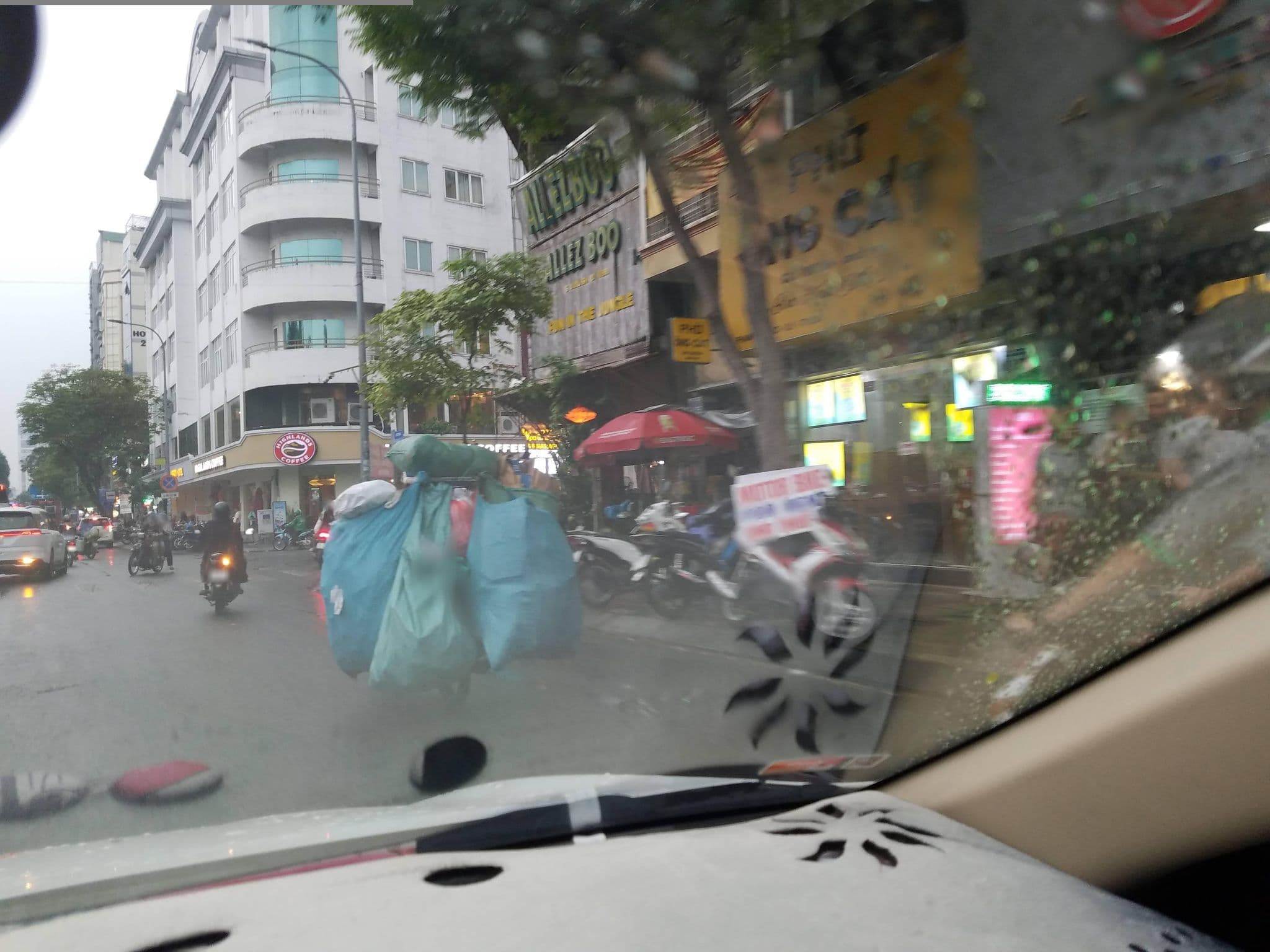 Street view near Mai Phai, Quận Ba