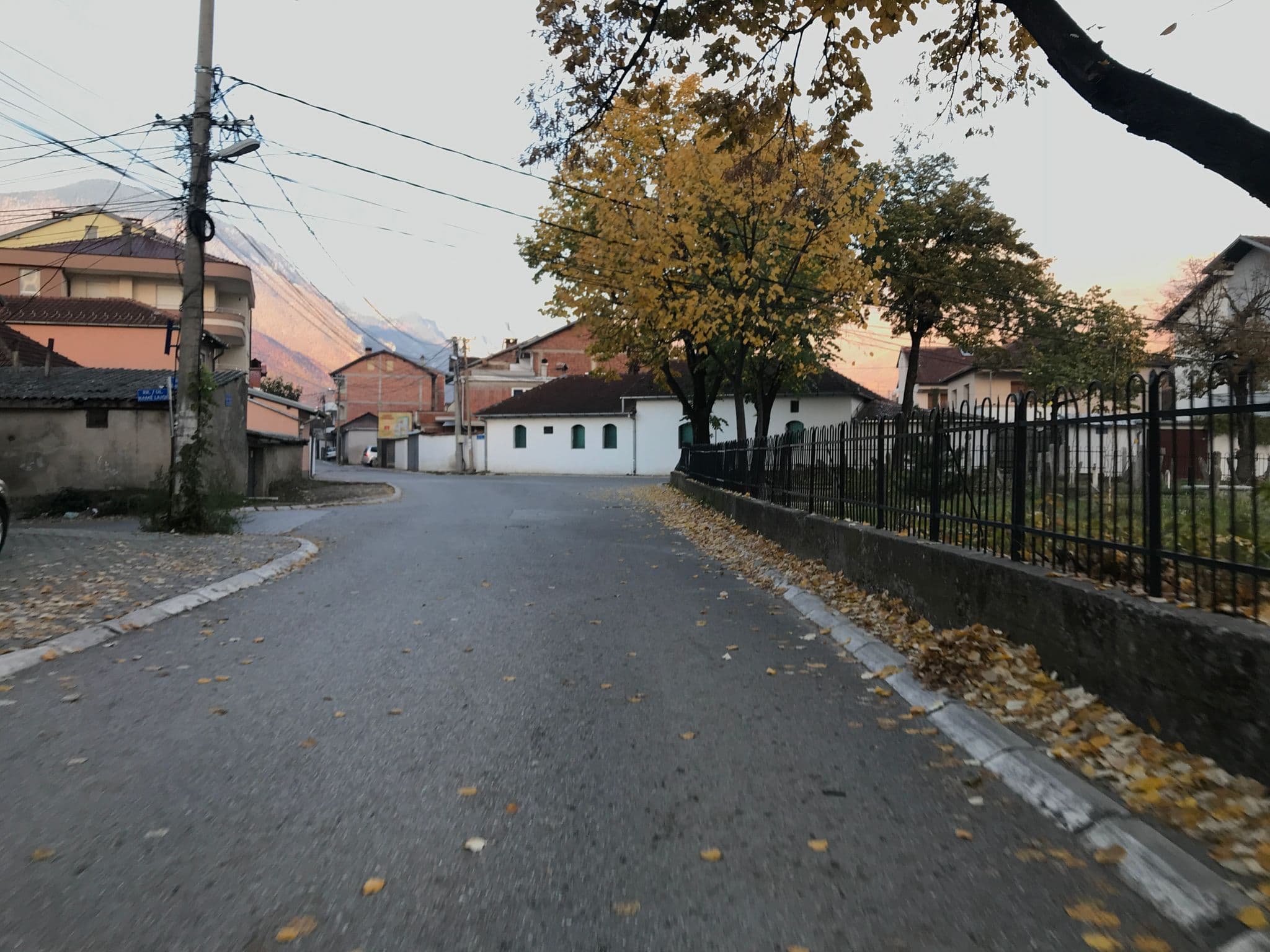 Street view near Shpija e GENC KONDIROLLIT, Pejë — © genti1610 (CC BY-SA · Mapillary)