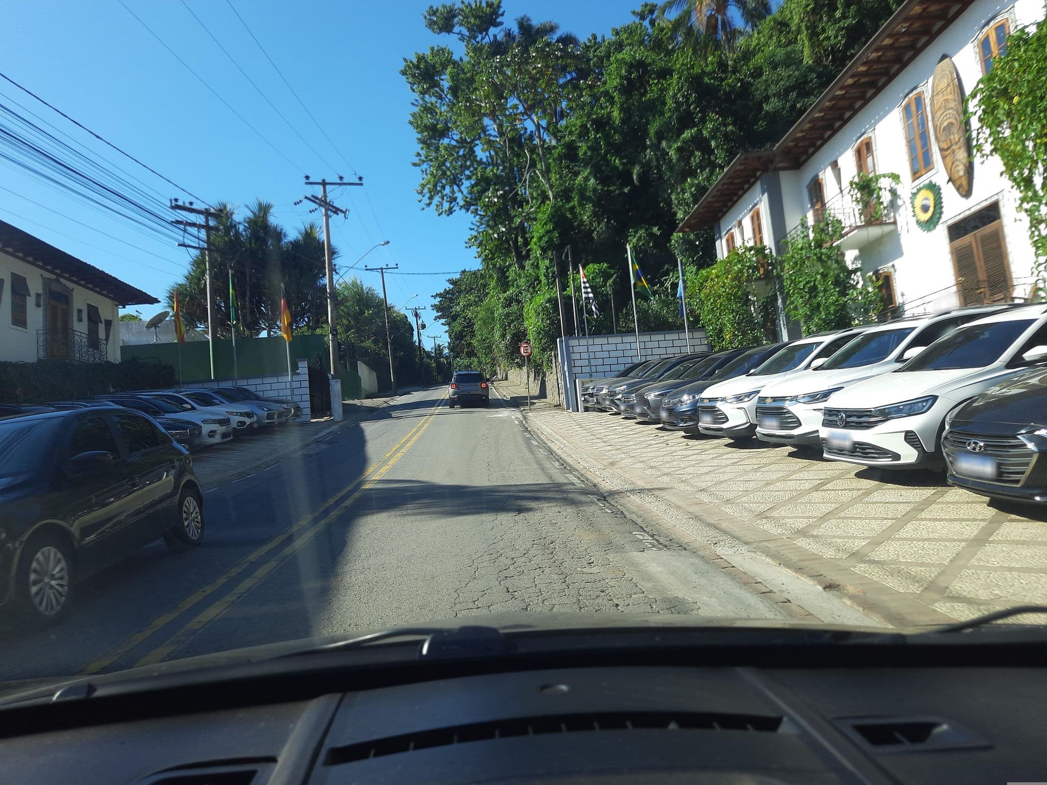 Street view near DPNY Beach Hotel & SPA Ilhabela, Ilhabela — © alemenezes (CC BY-SA · Mapillary)