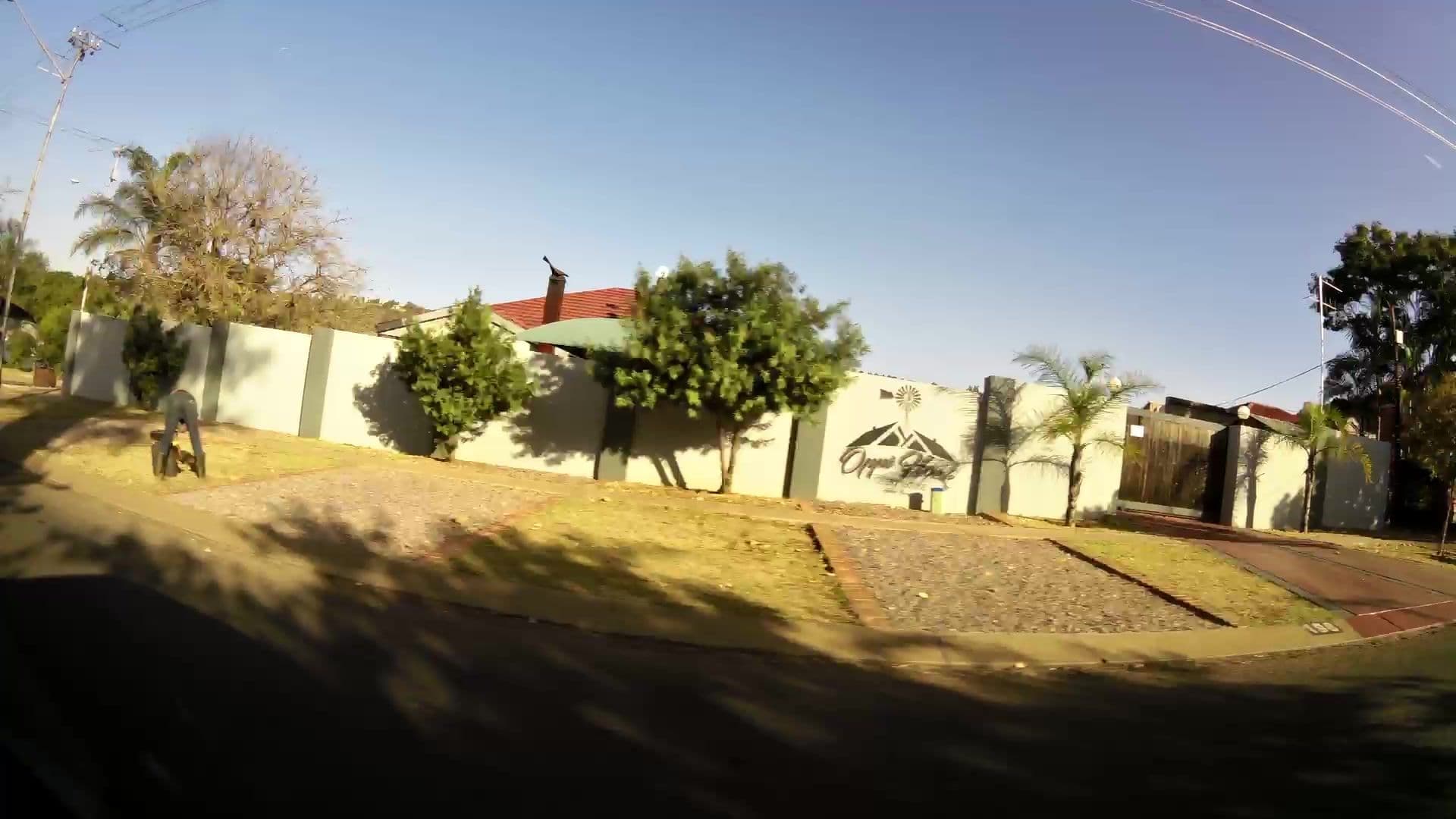 Street view near Oppi Hoek Guest House, Pretoria